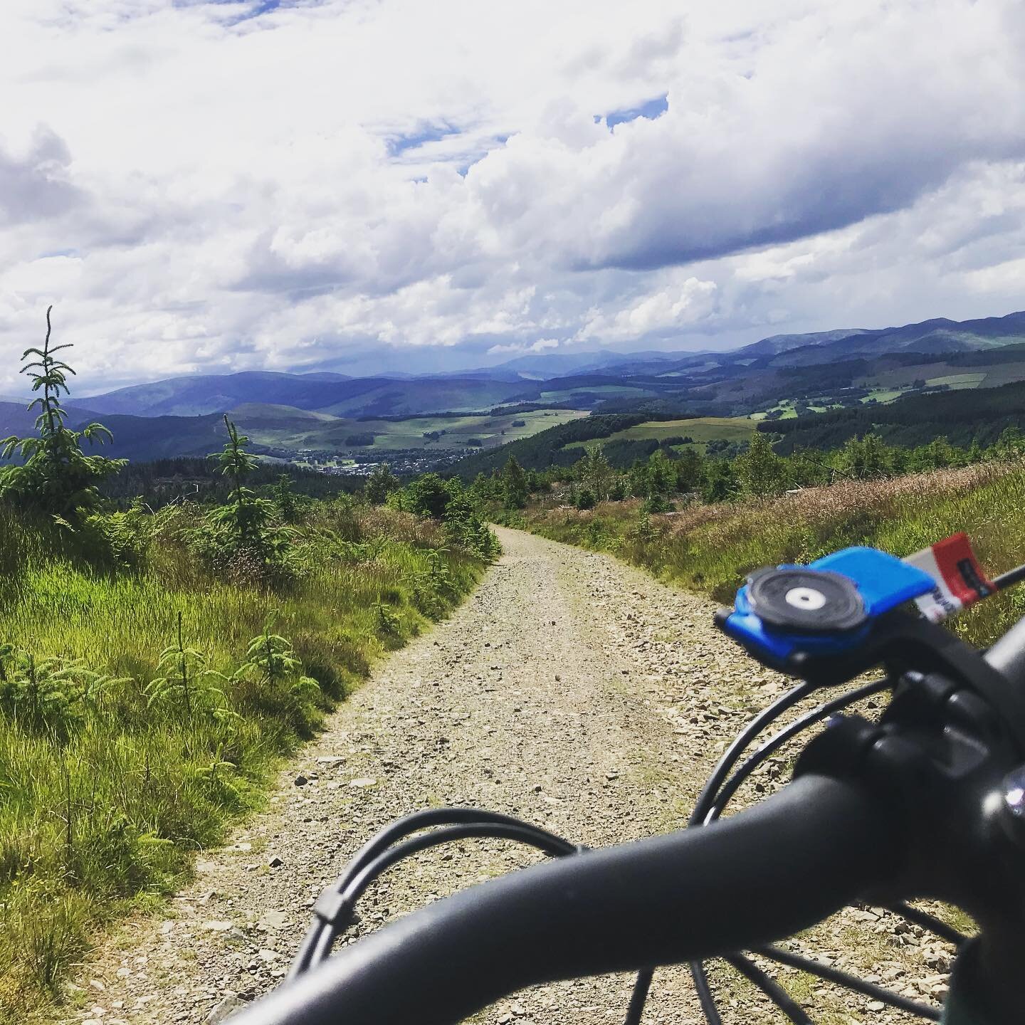 10 months after knee surgery, almost 11 months since I was last able to ride a mountain bike&hellip; if just on fire roads. Thanks to a good friend for lending me their ebike. #glentress #mountainbiking