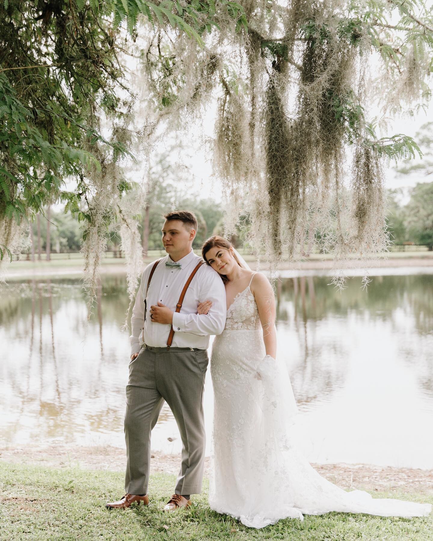 As a natural light photographer, shooting with flash is not always my favorite, but every now and then I catch the vibe ✨ Keep swiping to see some of my fave flash photos, and peep the bride&rsquo;s shoe choose for their exit at the end 🤩