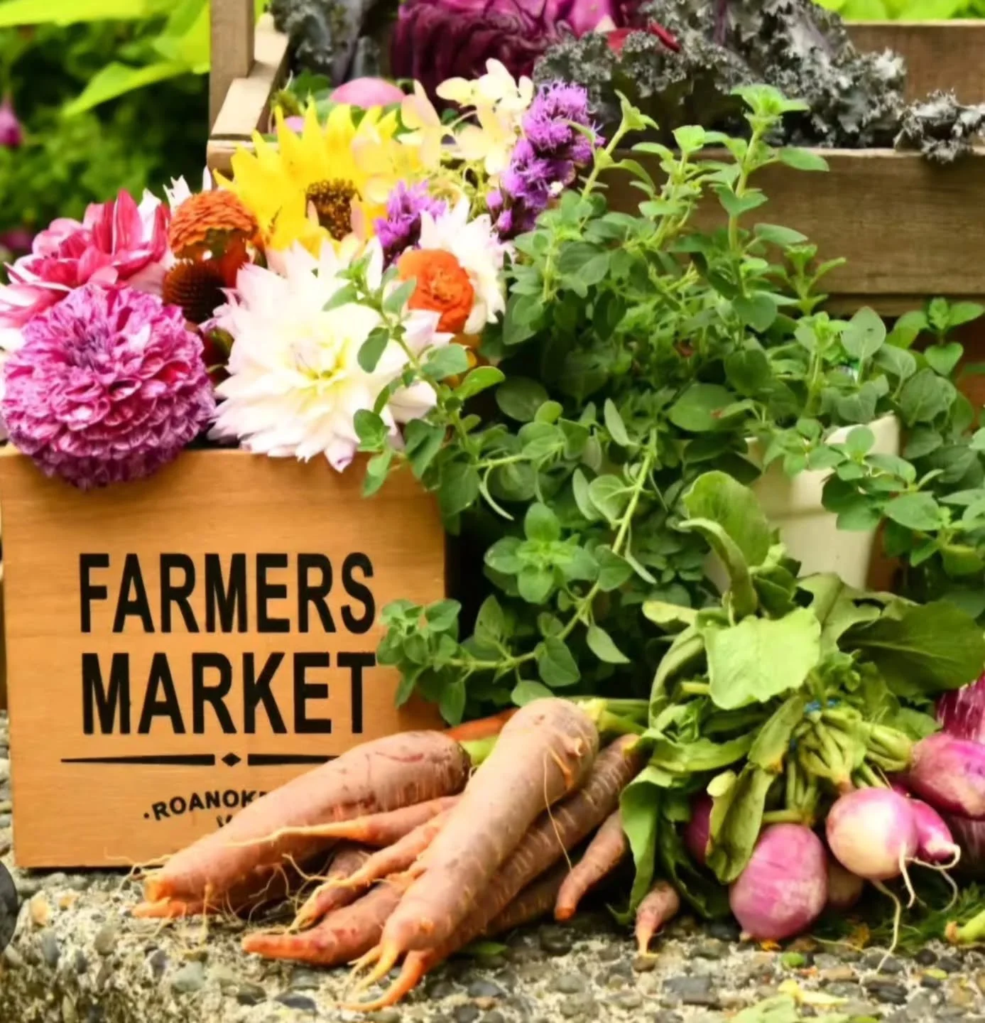 Stop by The Blue Hill Farmer's Market to stock up for the weekend and visit your fellow community members. 

Saturday 9-11:30am at The Blue Hill Fairgrounds. 

Hope to see you there! 
#mainemade
#thewaylifeshouldbe