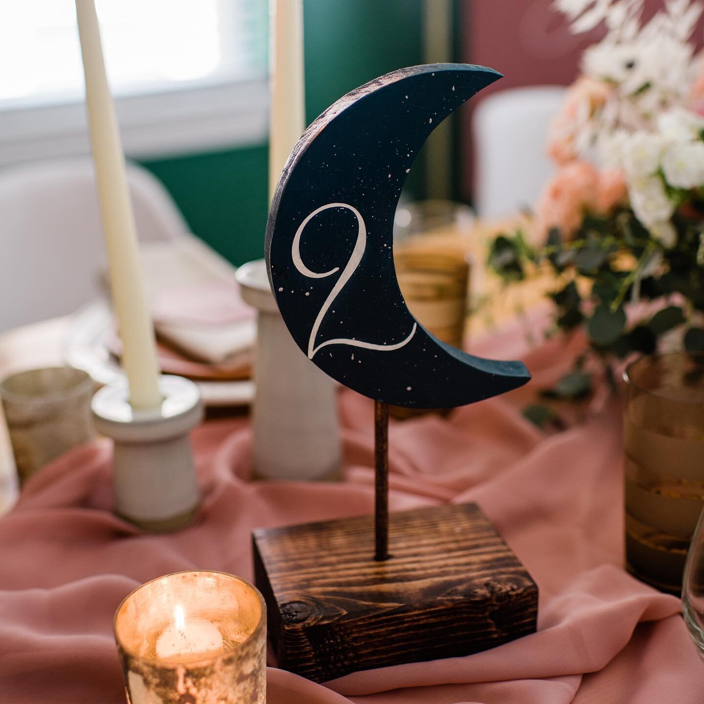 &ldquo;The sun took a step back, the leaves lulled themselves to sleep and Autumn was awoken.&rdquo;- Raquel Franco🌙✨Well one can hope. Hello September! 

📷 @nmicklephotography  Florals: @charlestonflowergirl  Table #: @shopsawdustandsweetgrass