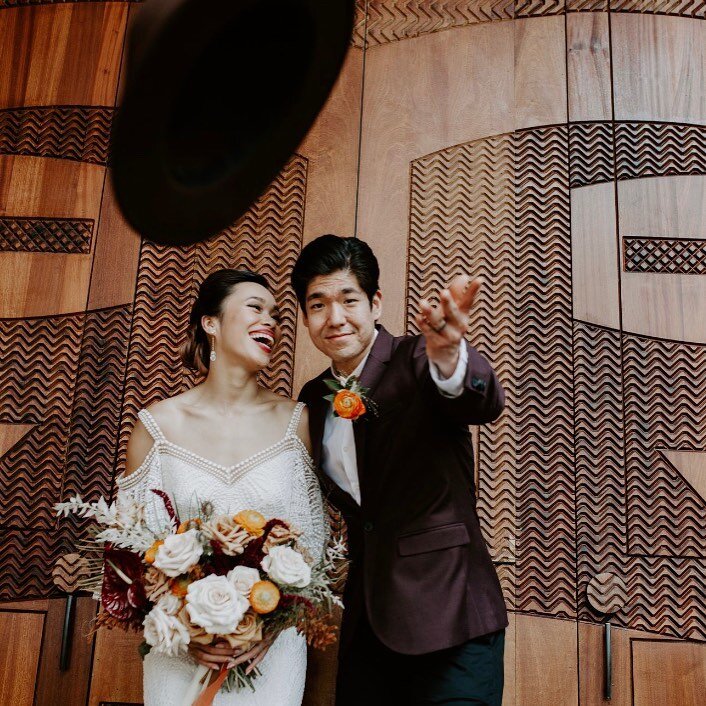 Hats off to you September. Not going to lie, you&rsquo;ve been a weird one, but planning events again is definitely a plus!

📷 @nmicklephotography  Florals: @charlestonflowergirl  Location: @wikiwikisandbar  Hair/Make-up: @yourmanegirlpenny  @dnalab