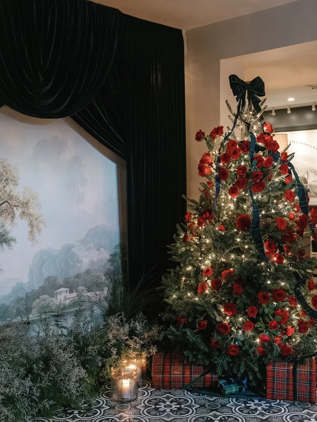 Beginning to look a lot like Christmas&hellip;..🎶🎶🎶 Loved being a part of @andersoneventdesign holiday party with this landscape inspired mural backdrop, complimented beautifully with draping by @lit_charleston  We hope everyone is enjoying the ho