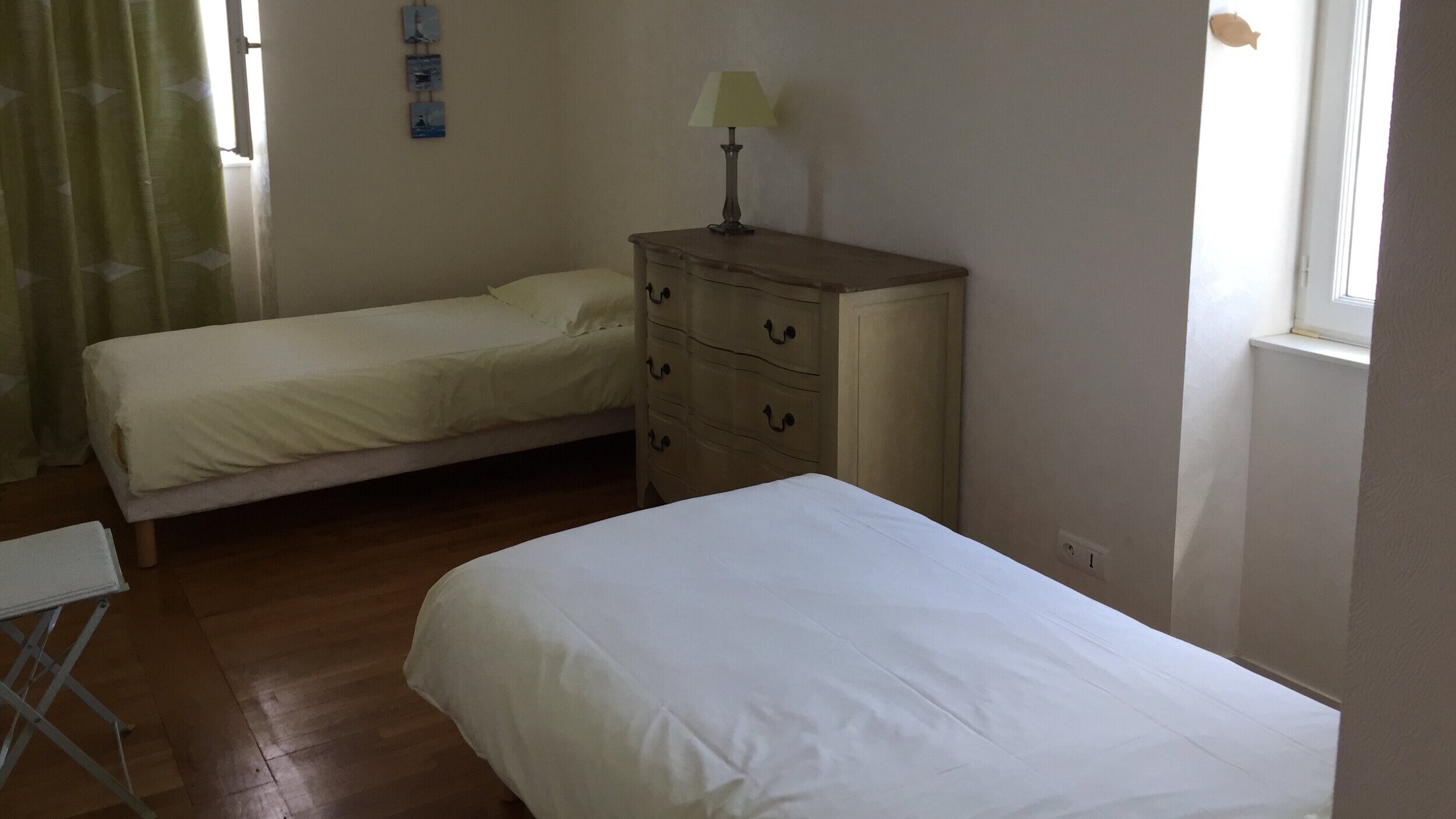 Room with two single beds