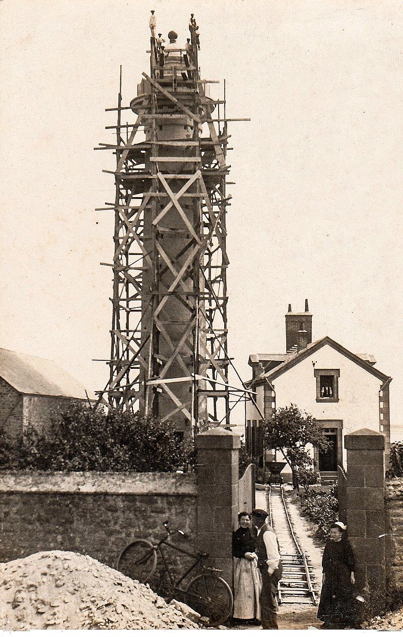 The construction of the lighthouse, 1913.