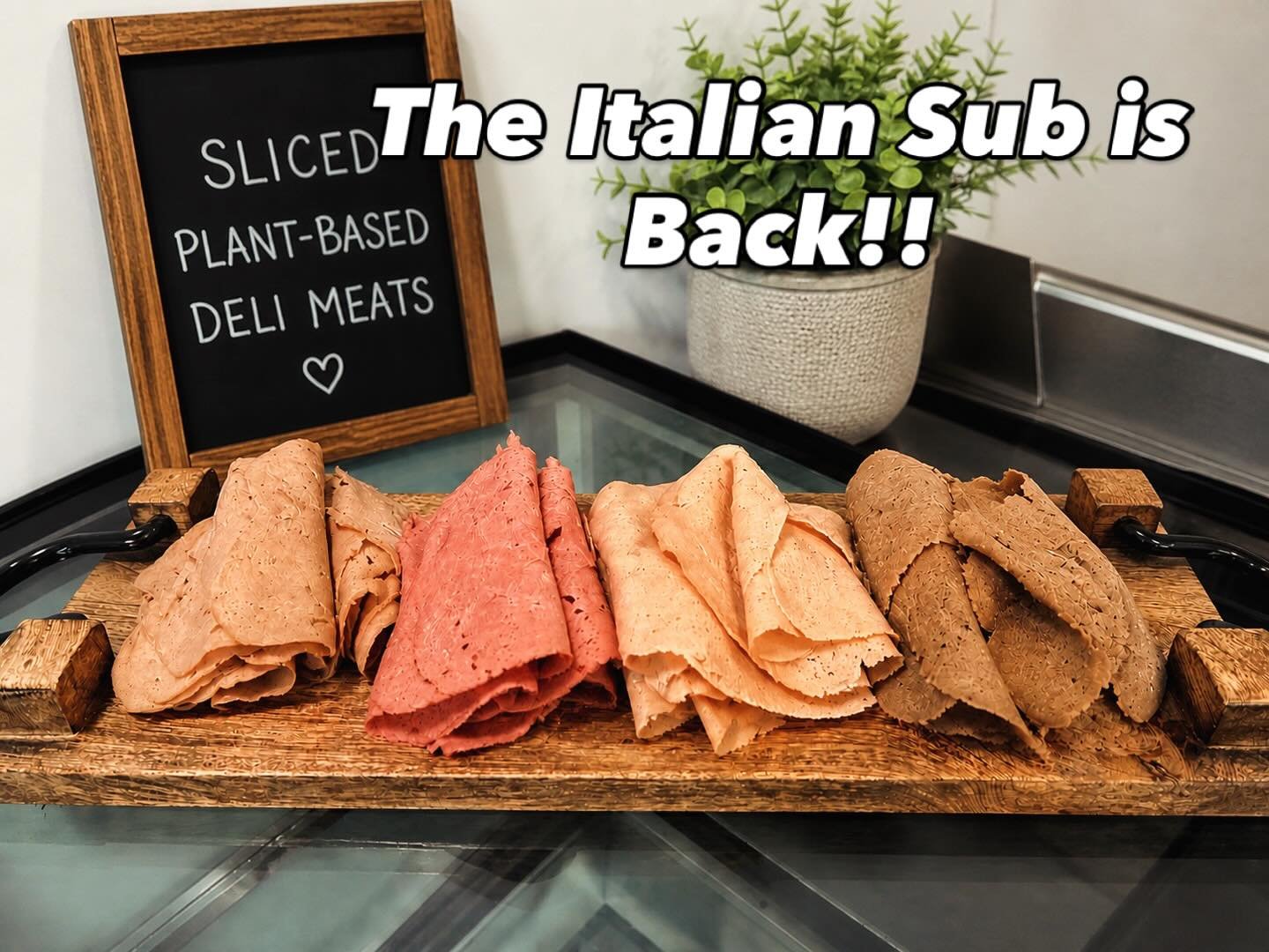 Running around this weekend? Don&rsquo;t stress about food.

We just restocked everything:
🔥 Ready-made meals for quick dinners
🥪 Plant-based deli meats
🥐 Fresh baked scones &amp; cookies
🍲 Cozy soups
🌱 Vegan grab-and-go snacks

Eat well, even o