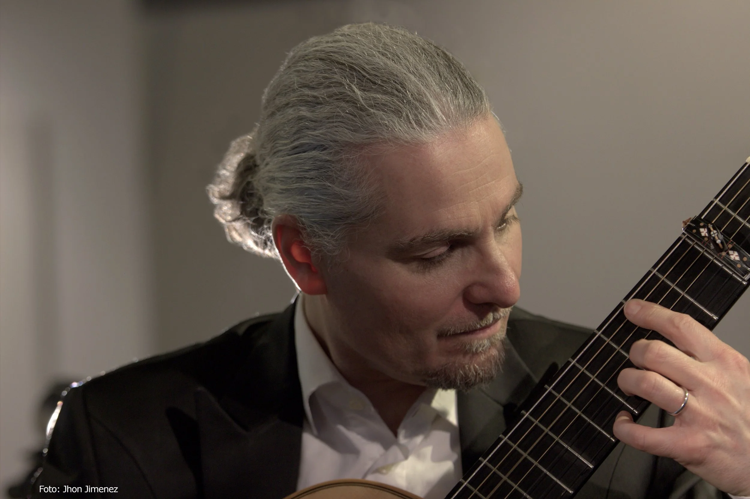 Konzert mit dem italienischen Gitarristen Luciano Marziali: »Miniaturen«