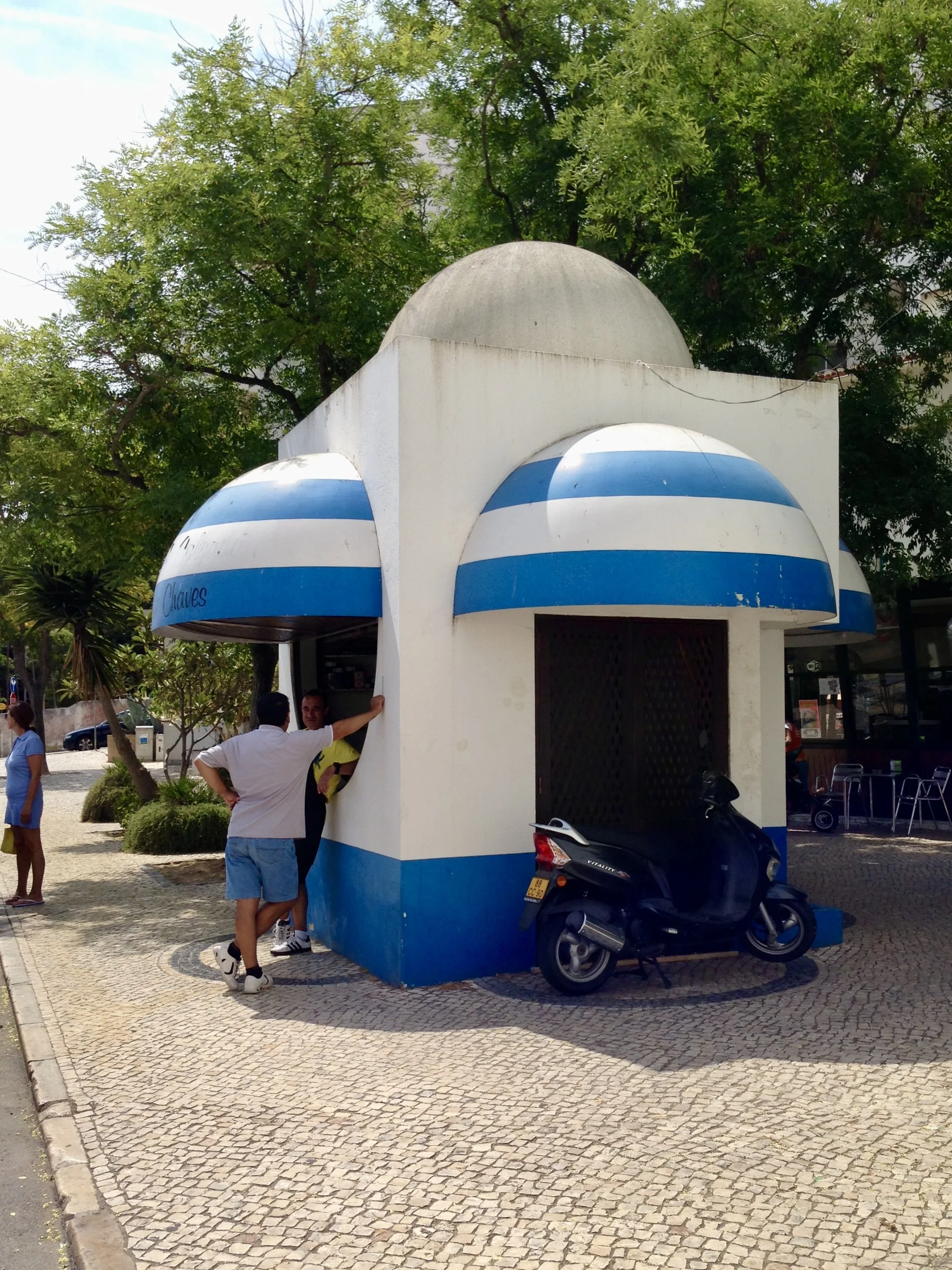 »Das ist Architektur?«   Wie sich das Bild der Stadt Stück für Stück fügt: Eine architektonische Lesereise mit der Architekturkritikerin Uta Winterhager und der Kunsthistorikerin Frederike Eyhoff