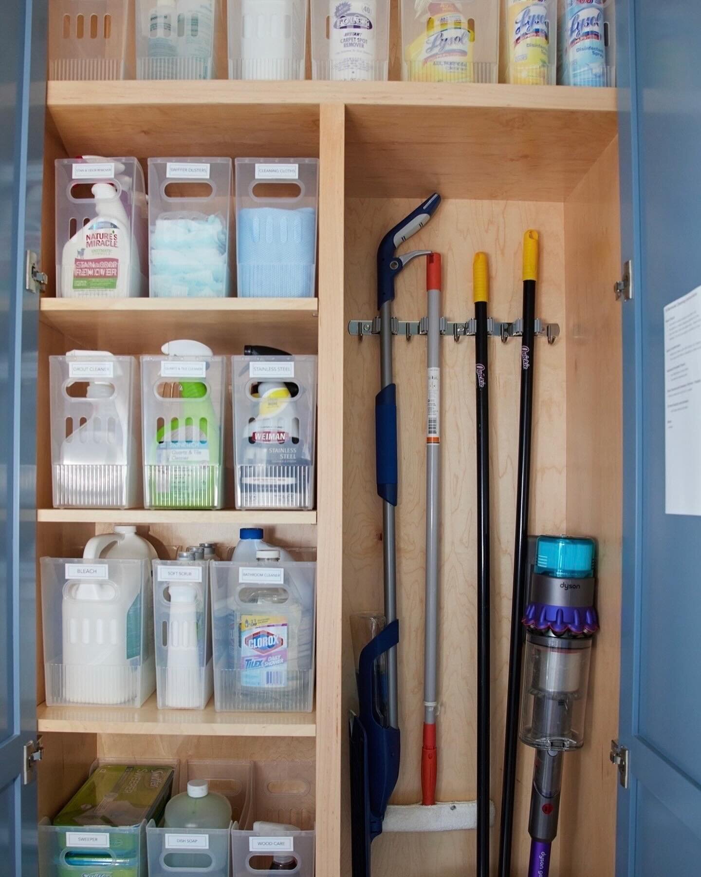 Next in my 🔥 Organized Utility Areas are Hot AF 🔥 series: CLEANING CLOSET. 
⠀⠀⠀⠀⠀⠀⠀⠀⠀
We all have one.  And again, not the sexiest zone, but you can still make it look sick 🤘 This isn&rsquo;t the area you splurge on gorgeous, sleek acrylic bins; y