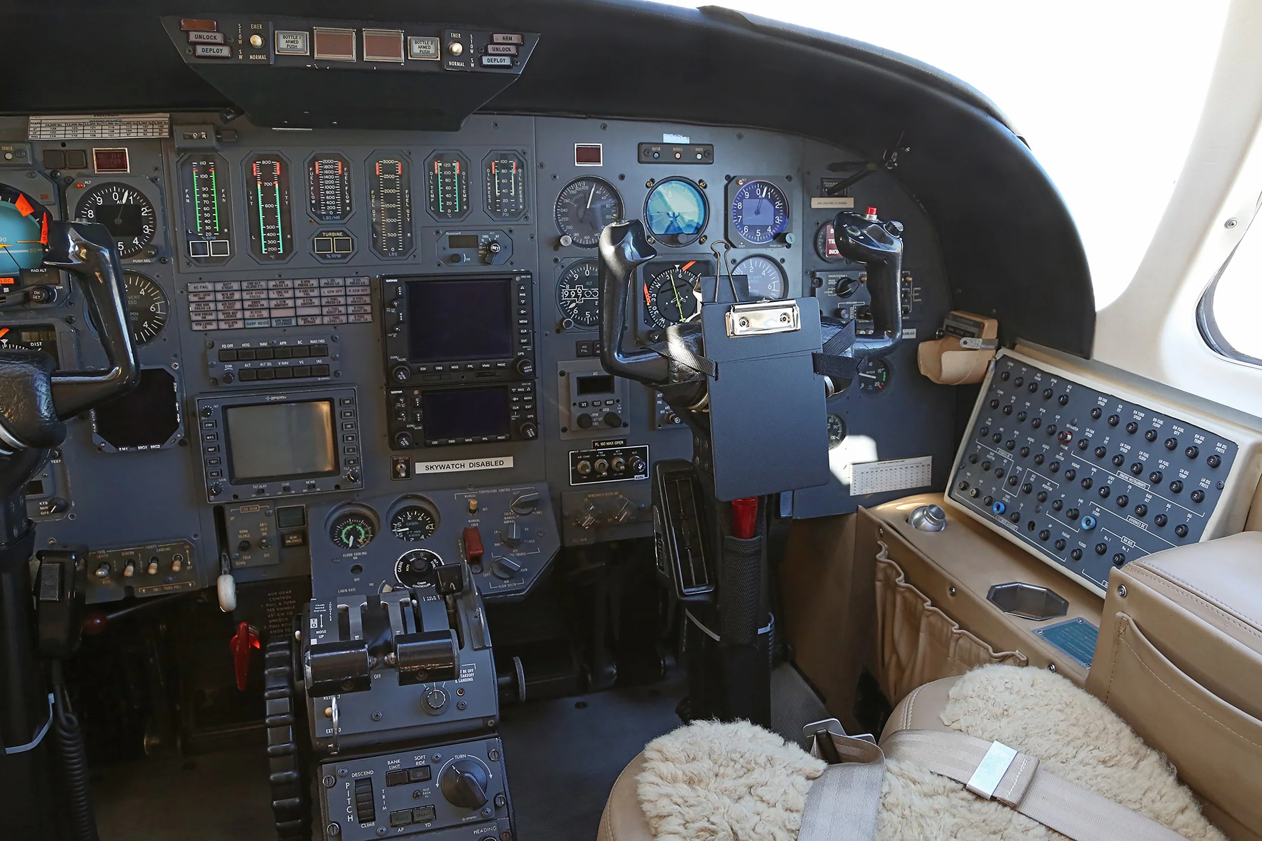 N990MR 1983 CESSNA CITATION II PANEL RIGHT SEAT.jpg