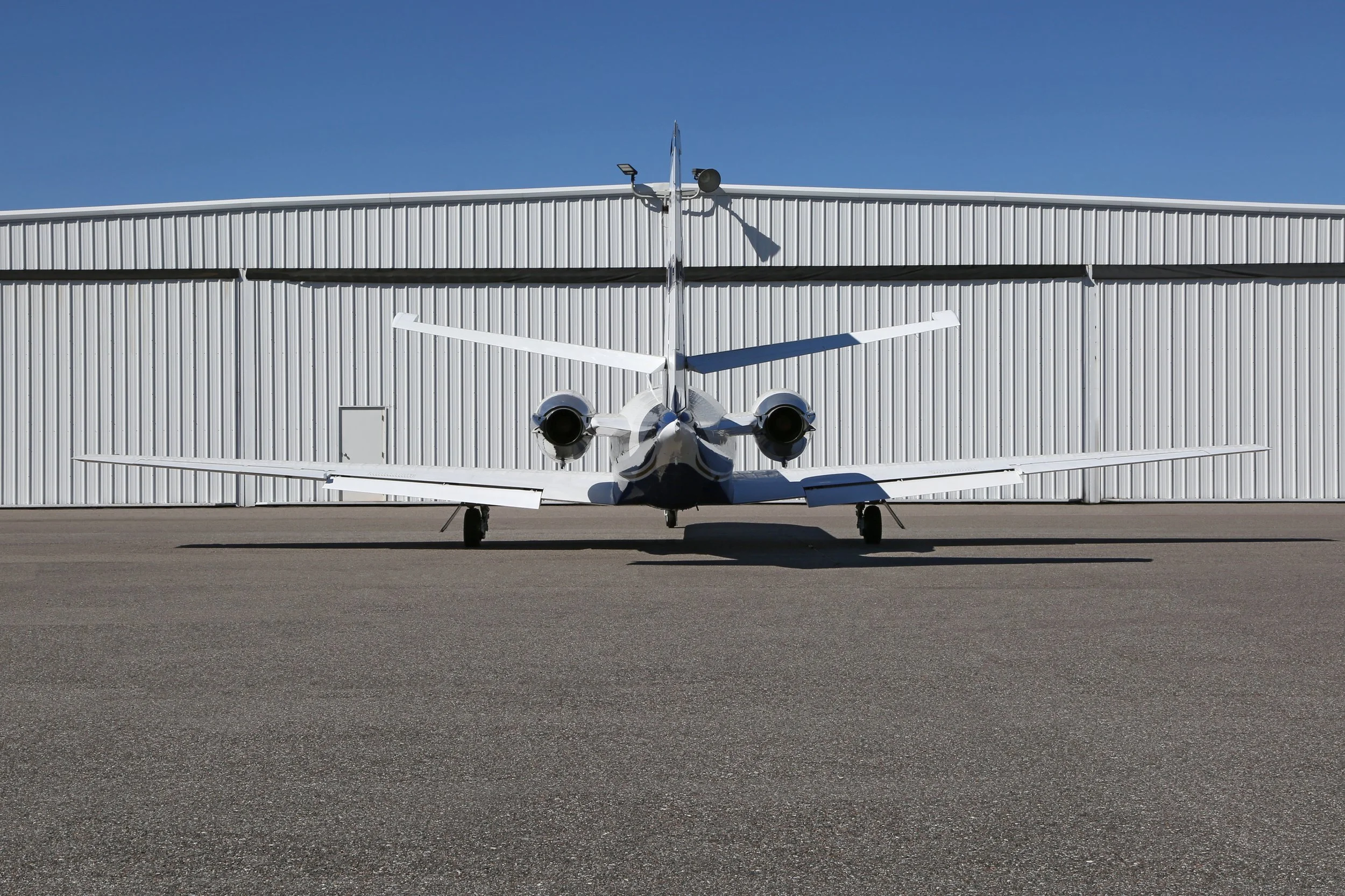 N990MR 1983 CESSNA CITATION II REAR WIDE FULL 5.jpg
