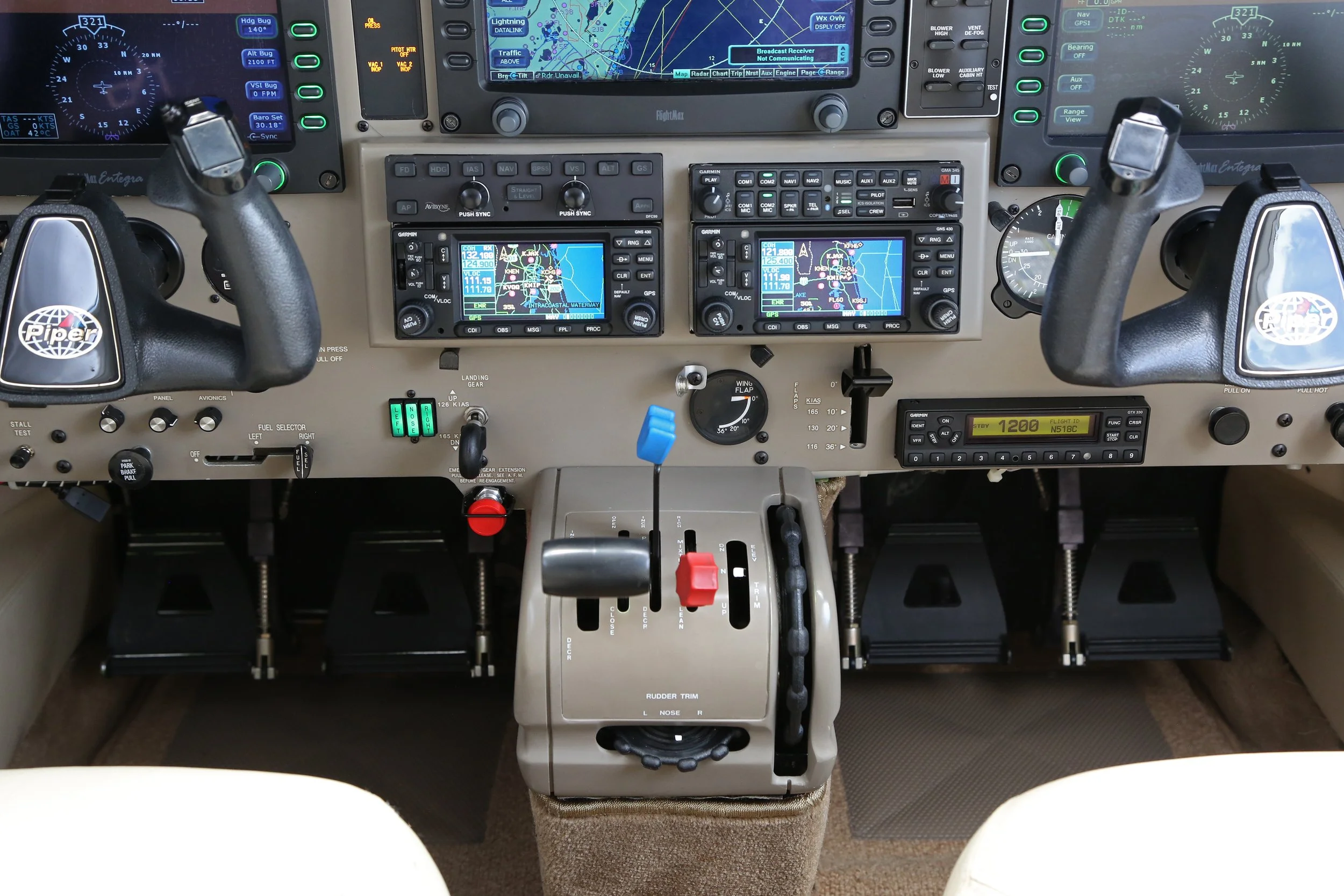 2008 PIPER MALIBU N518C CONSOLE lower panel.jpg