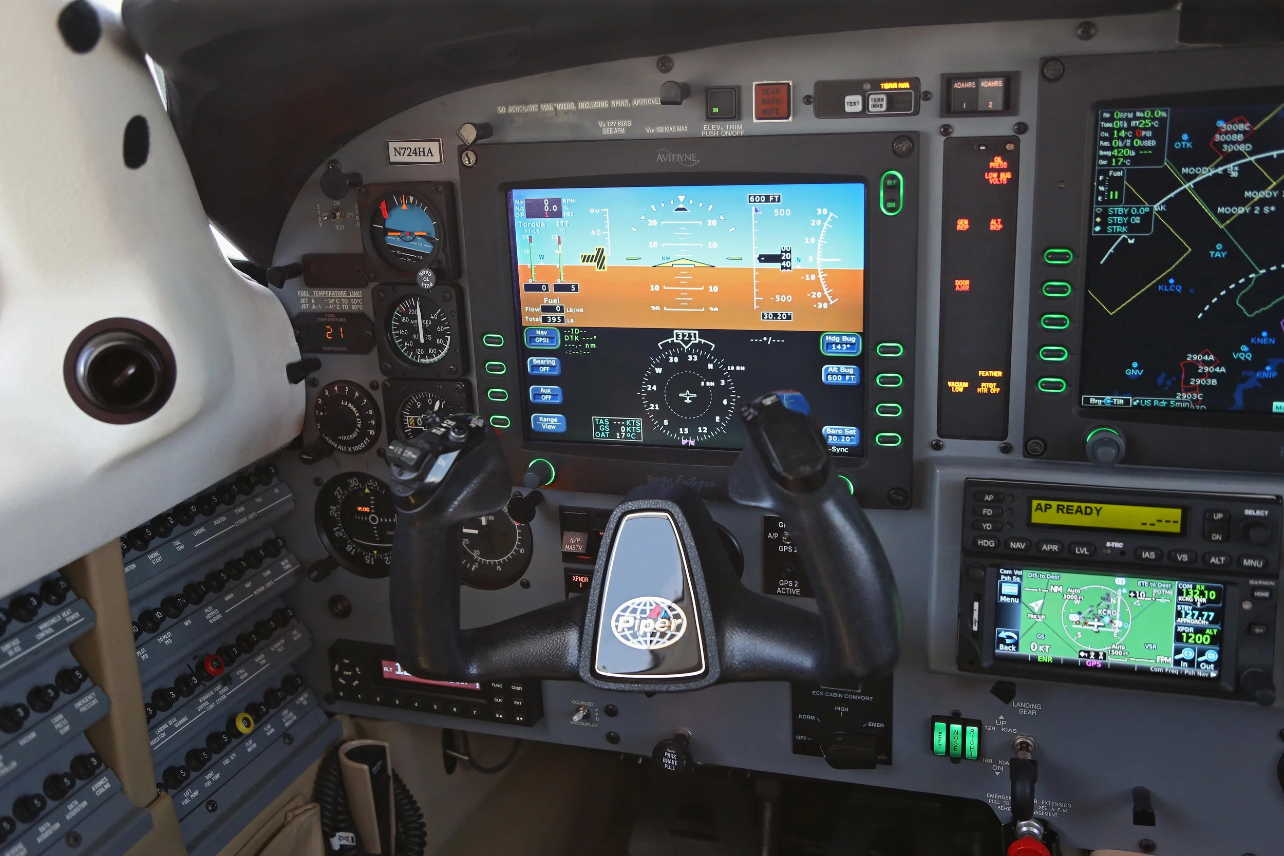 2008 PIPER MERIDIAN N724HA PANEL LEFT SEAT.jpg
