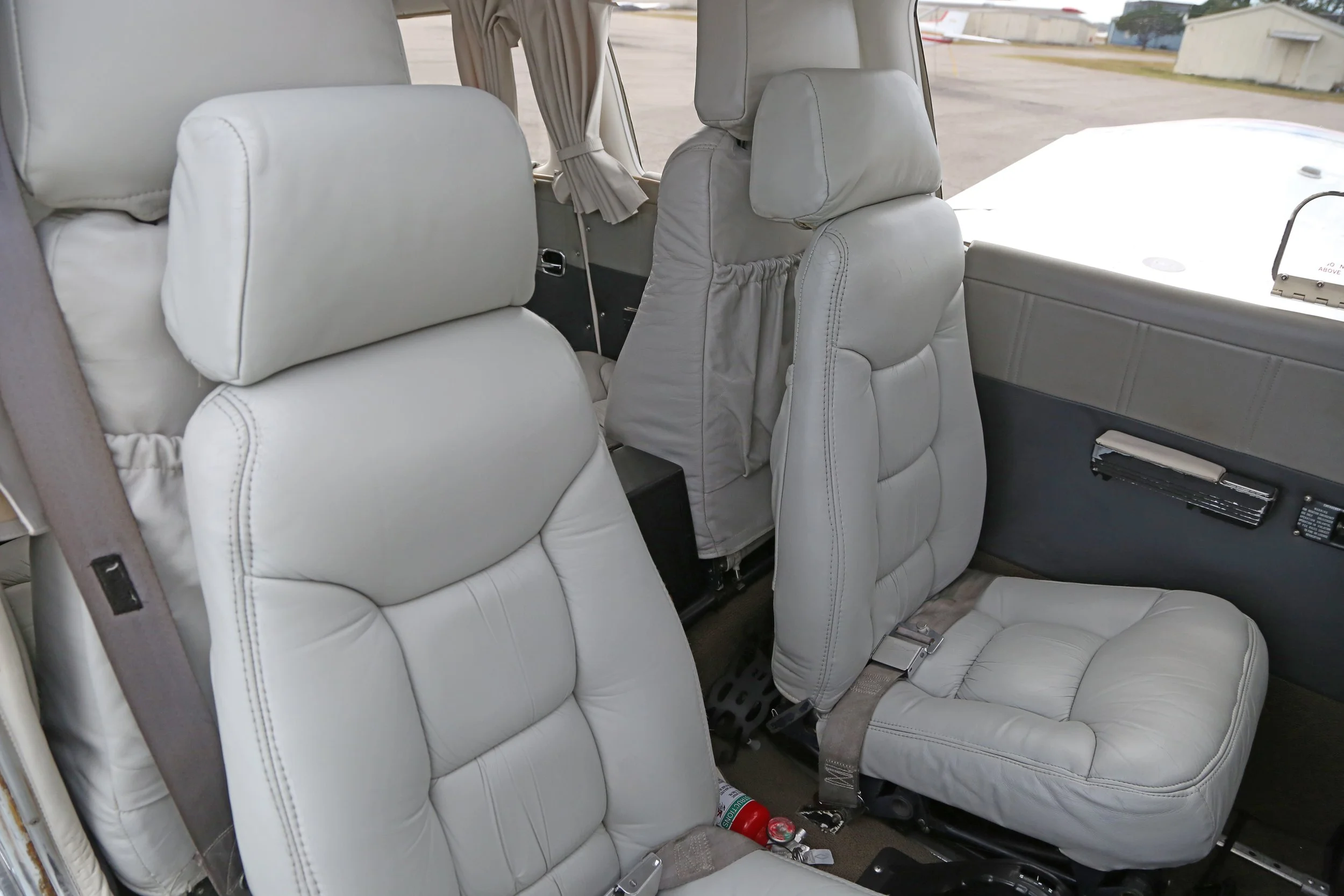 1978 Piper Turbo LANCE II N31920INTYERIOR Seating overview from cockpit Big.jpg