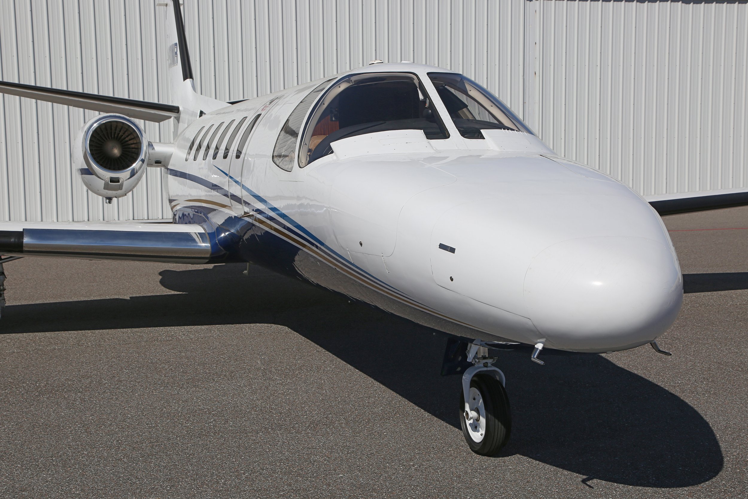 N990MR 1983 CESSNA CITATION II Starboard Front QTR fuselodge.jpg