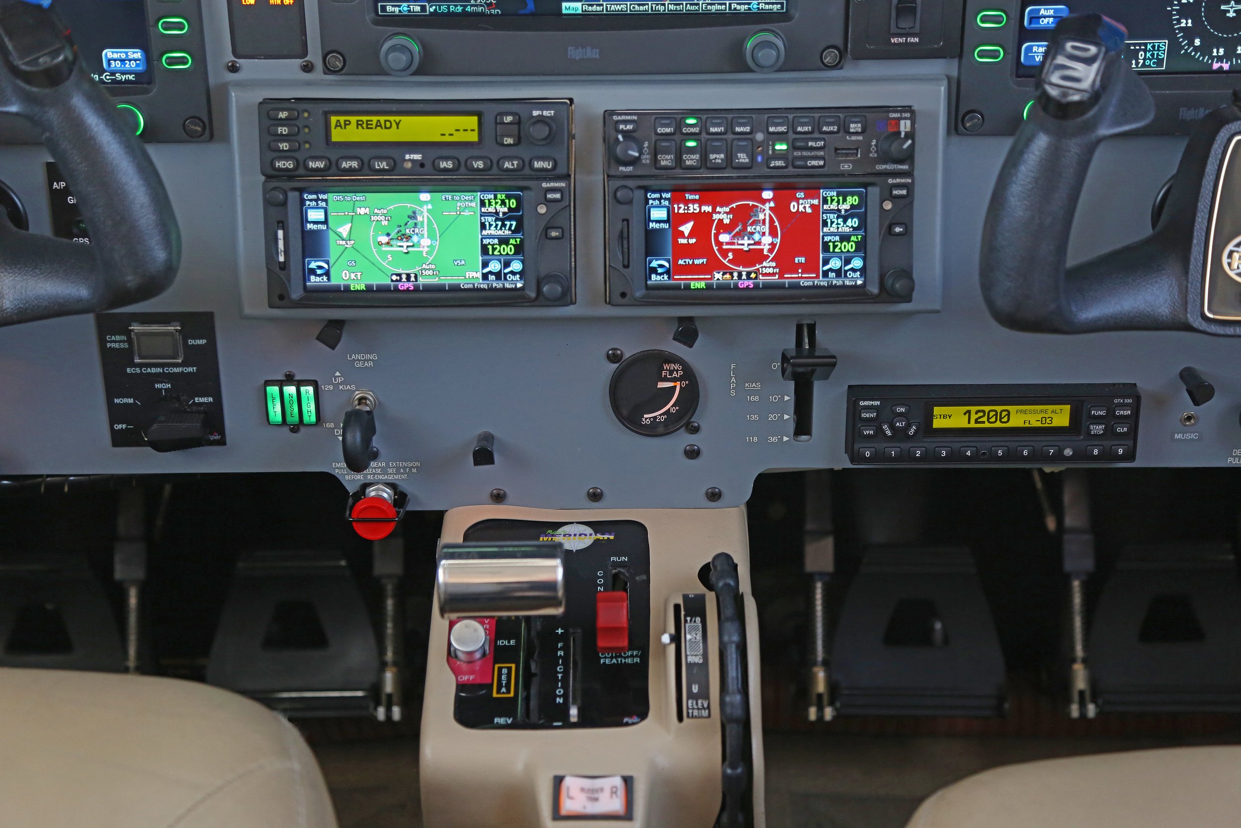 2008 PIPER MERIDIAN N724HA LOW PANEL CONSOLE.jpg