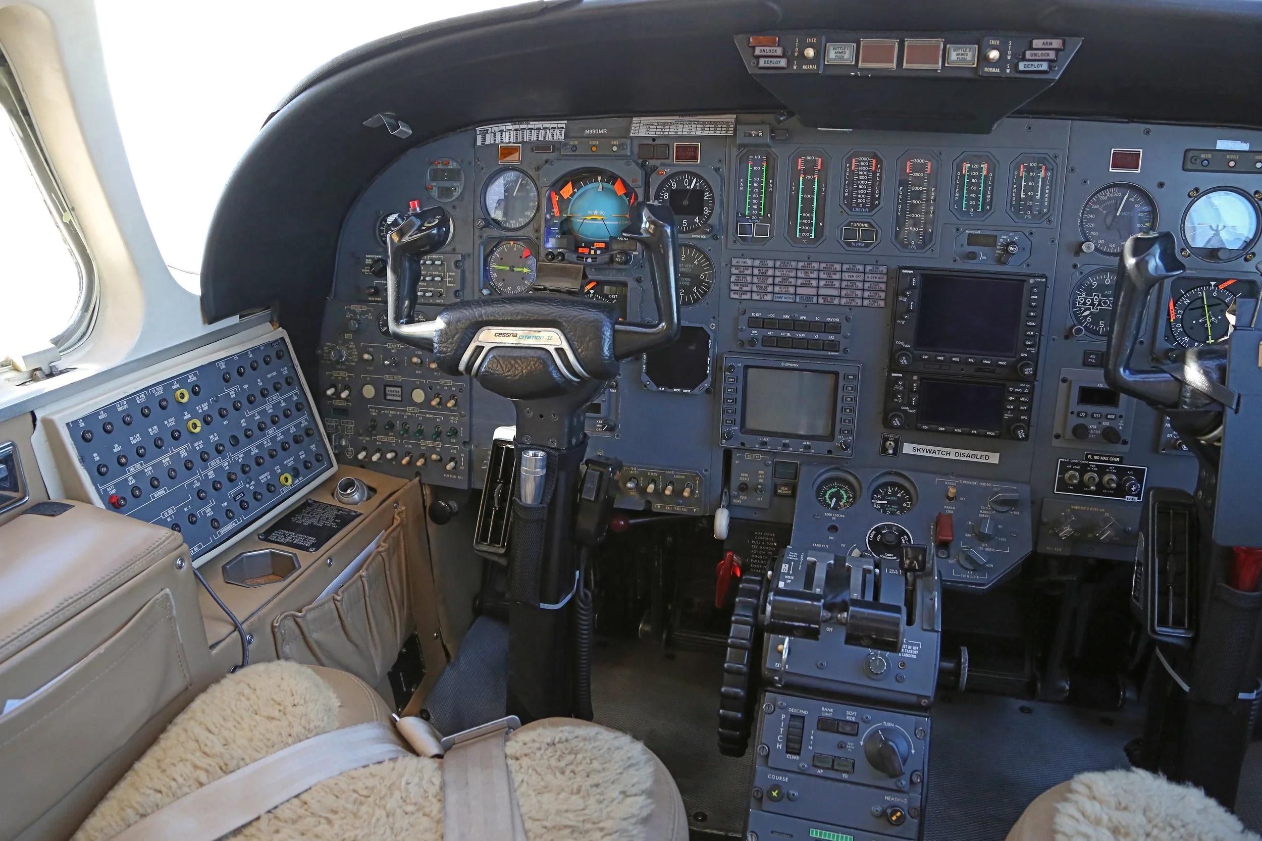 N990MR 1983 CESSNA CITATION II  PANEL LEFT SEAT.jpg
