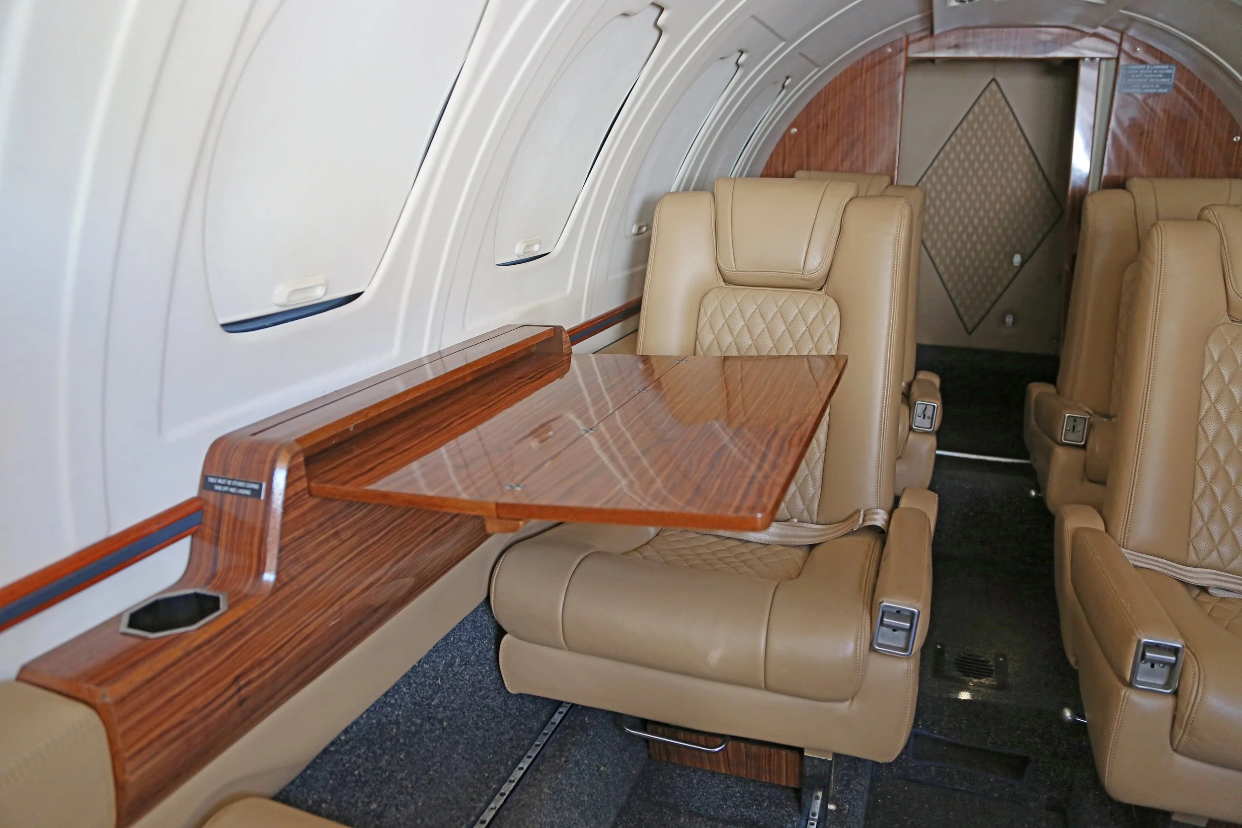 N990MR 1983 CESSNA CITATION II  INTERIOR Table out.jpg