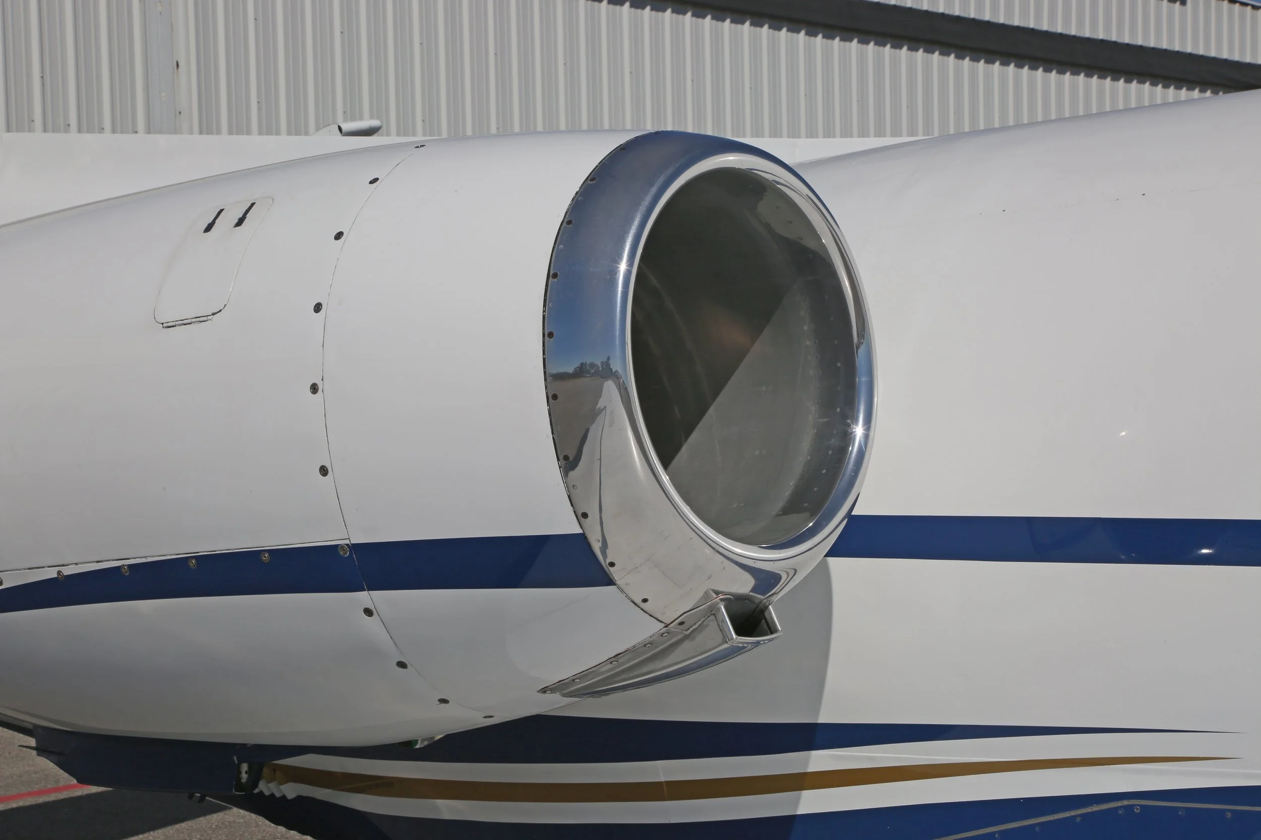 N990MR 1983 CESSNA CITATION II Starboard Turbine Qtr view.jpg