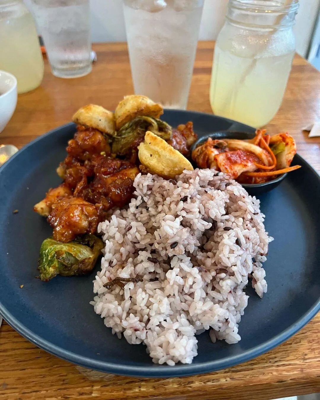 If you don't know what to eat,  just pick Korean Chicken!  It never goes wrong😎

📸 @mrsuheats

Our next stop is Chinatown! Chinatown Oahu has been open since 1900 and serves as one of the top spots for the bountiful Asian foods on the island. @okim