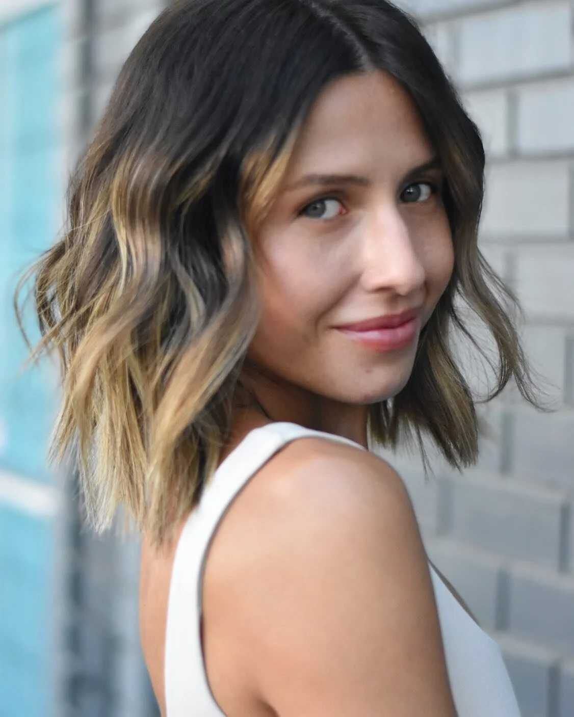Who wants this hair? We are crushing on the chop over here. We used 1 row and 2 minis on @gracemanette @maneluxemethod