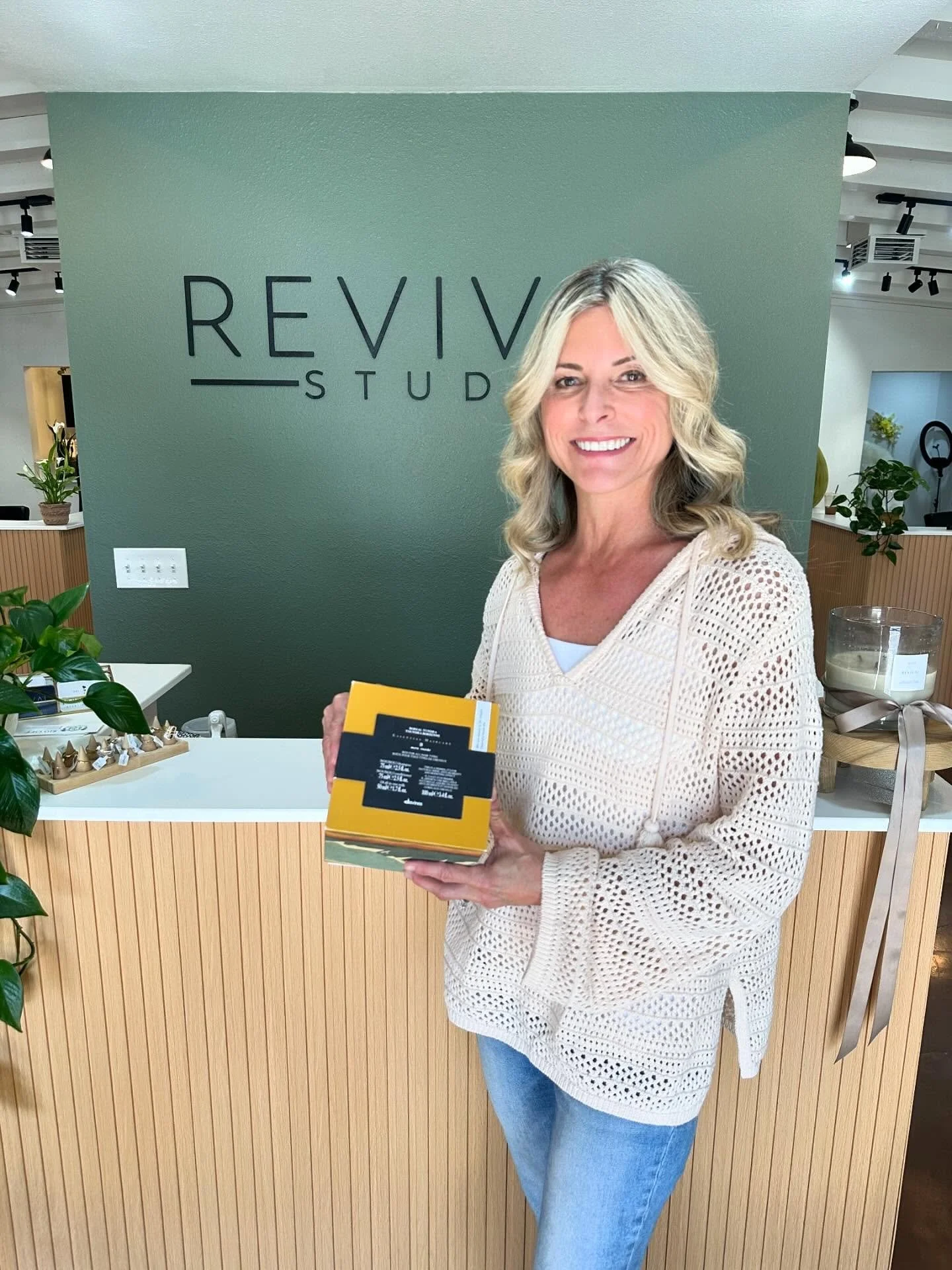 Congratulations again to our giveaway winner @colleenkinney13 ✨

We loved getting to gift this @davinesofficial bundle featuring the Nounou Shampoo &amp; Conditioner and the OI All In One Milk &mdash; the perfect trio for soft, hydrated, healthy hair