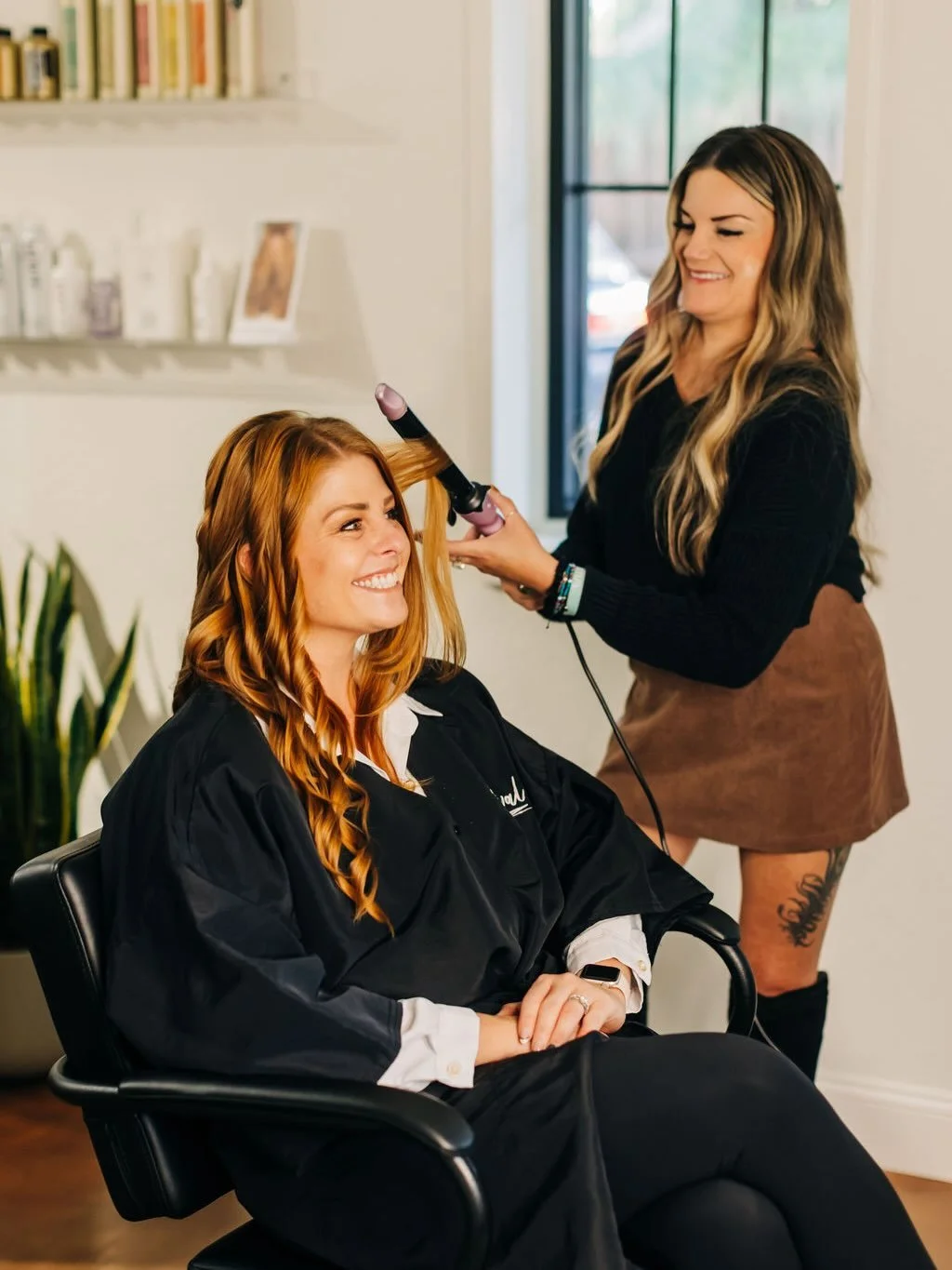 It&rsquo;s more than just curls ✨
The right technique, heat control, and finishing products all work together to create a style that lasts while keeping the hair healthy and shiny.

From the way the hair is sectioned to the direction of each curl, ev