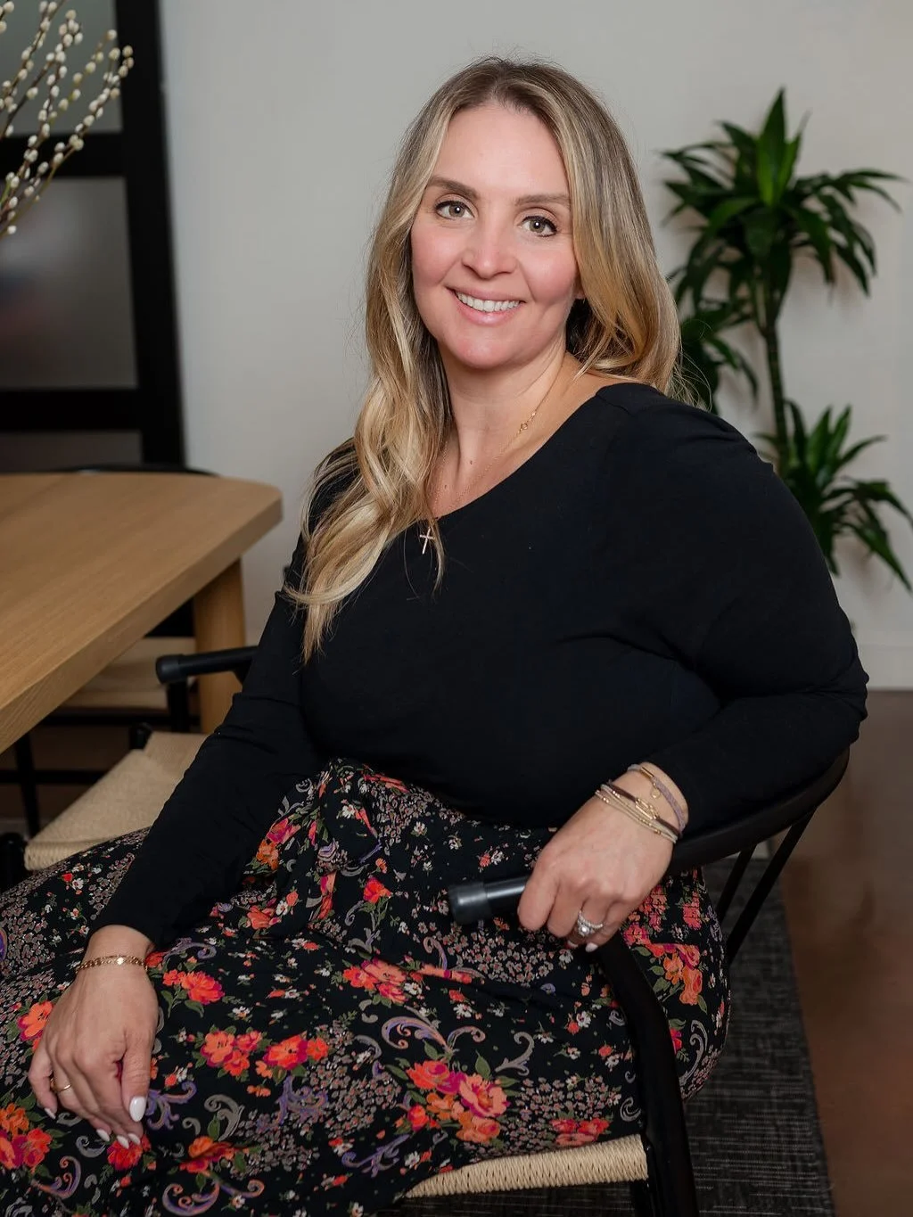 Happy Birthday to our girl Tara 🥳💐🎂✨

So grateful for your talent, your kindness, and the magic you bring behind the chair 💛

Cheers to another year of making people feel beautiful 📸: @photosbyracelle #revivalbabes #revivalstudio #happybirthday 