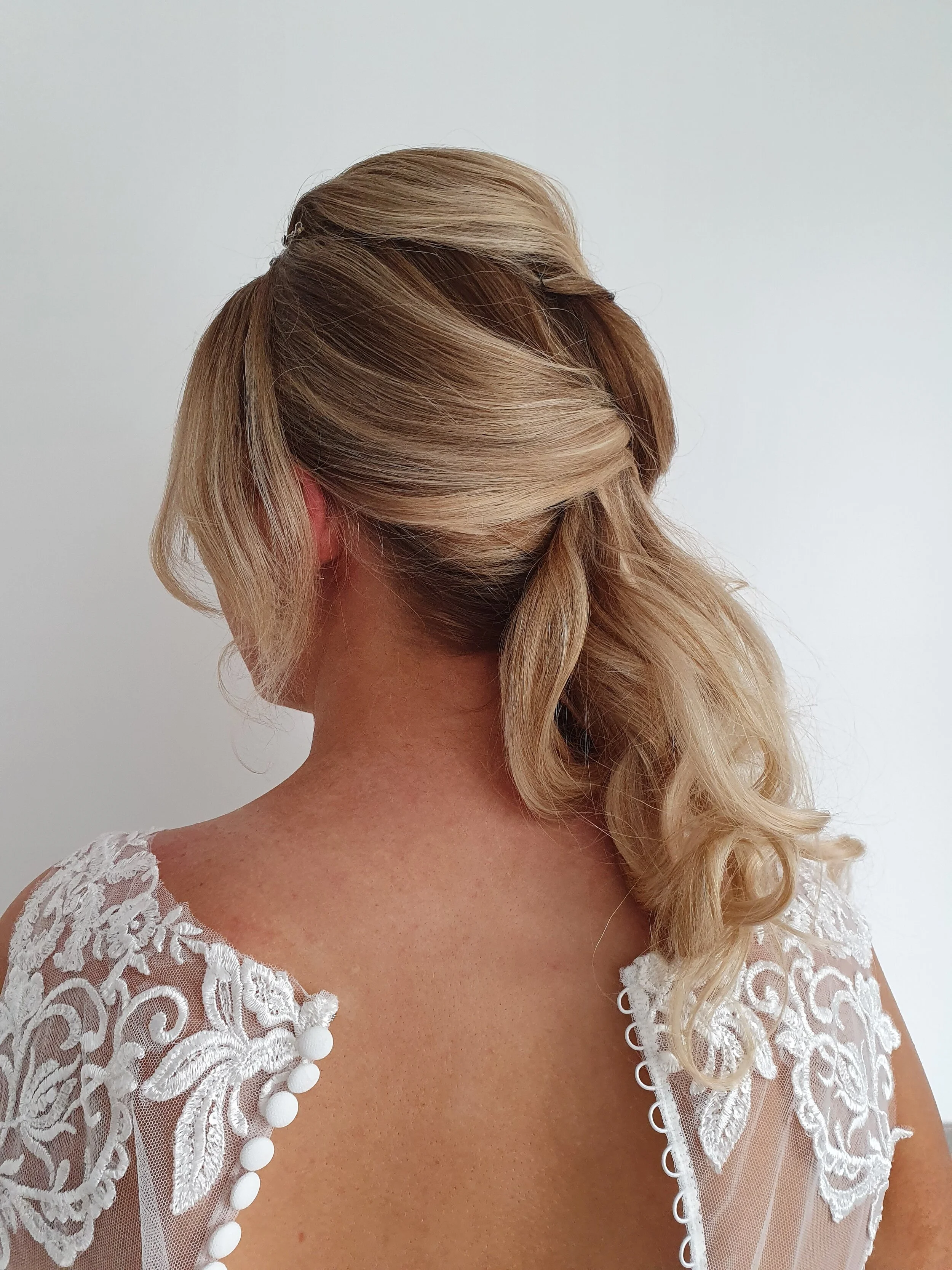  side sweep curls bride