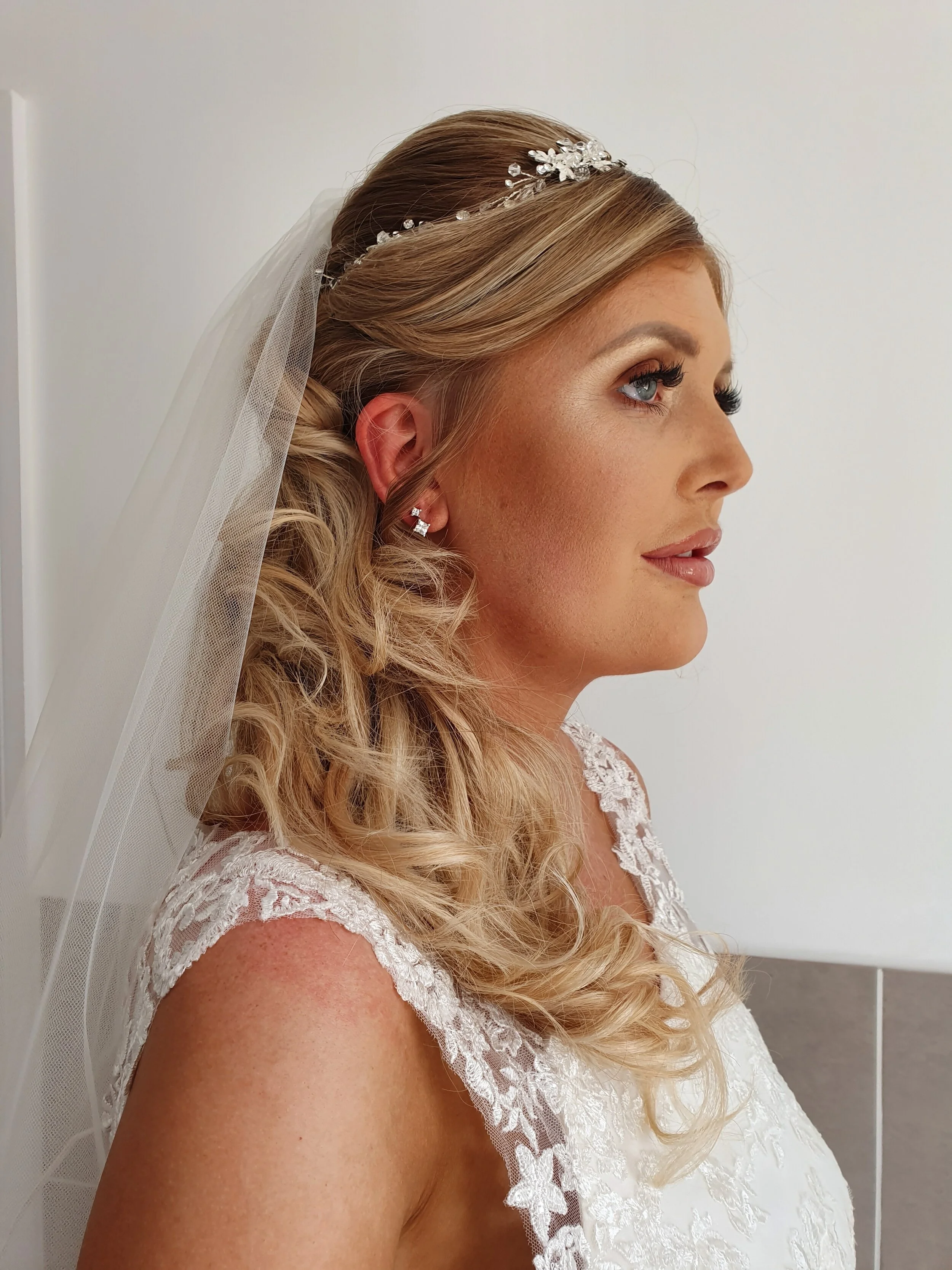 side sweep culrs bride