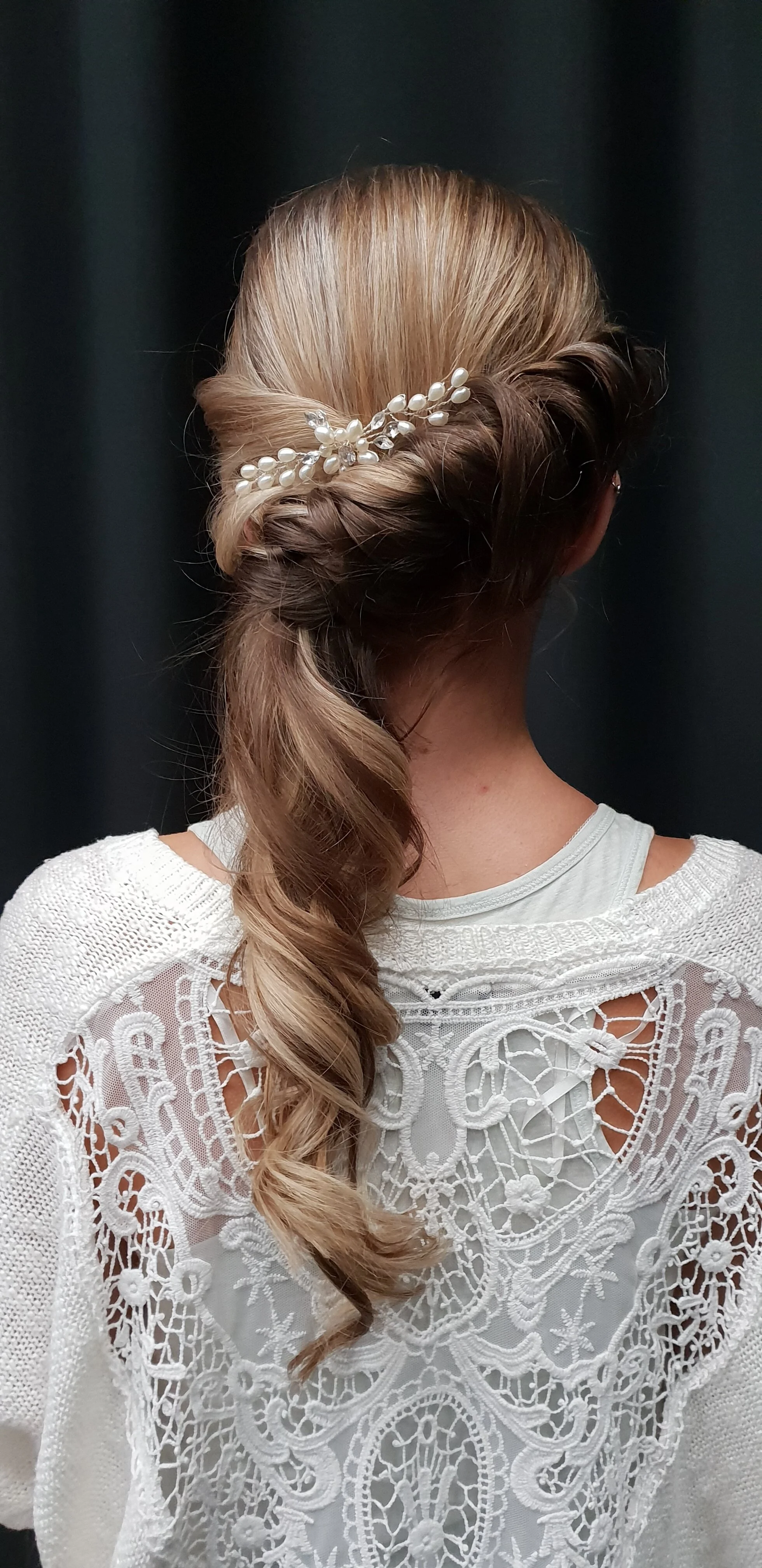low twist pony tail 