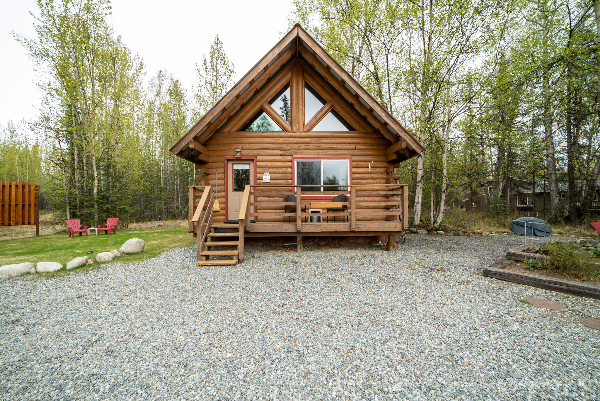 Chalet-style log cabin in Hatcher Pass Alaska