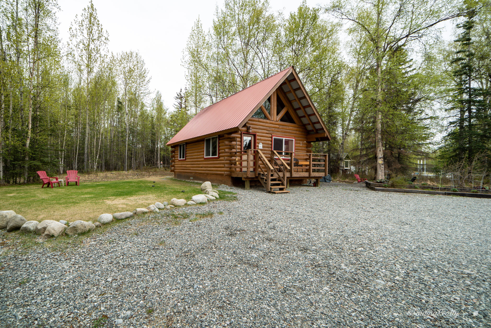 Chalet-style log cabin in Hatcher Pass Alaska