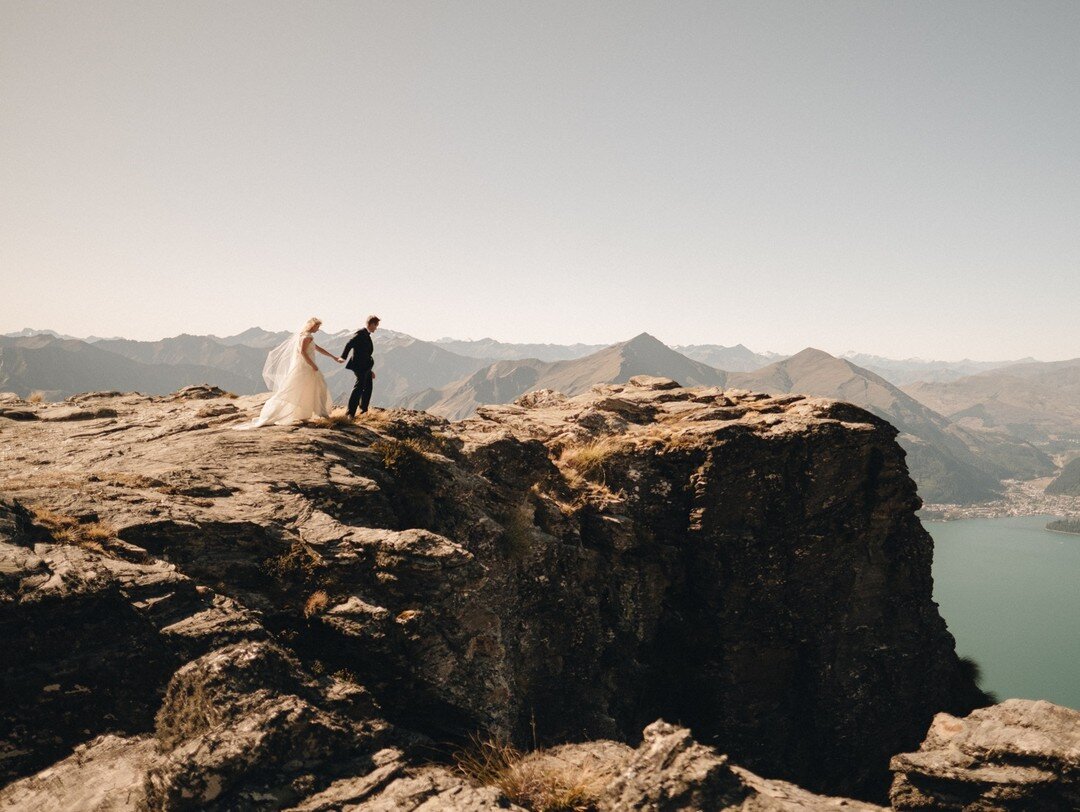 I think most people agree that Queenstown is a uniquely beautiful place. The view from the mountain tops that surround the small travellers town can take your breath away.

Tori and Chris took great advantage of this during their wedding day photosho