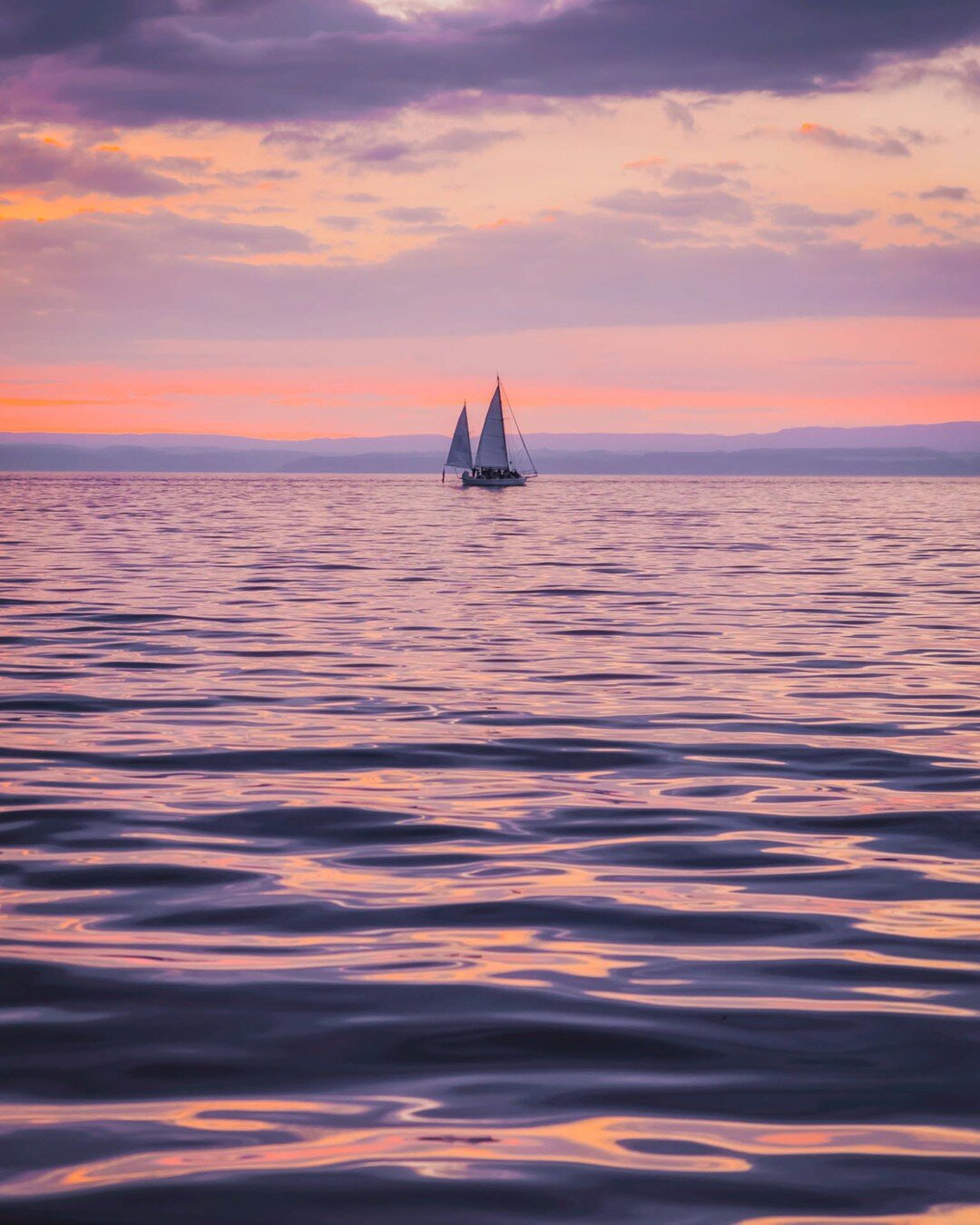 Bring me that horizon.

I might be just me, but I often fantasize about jumping onto a boat and spending the rest of my days drinking rum and hunting for treasure.

Lake Taupo is definitely one of our favourite places to visit in NZ and it holds a lo