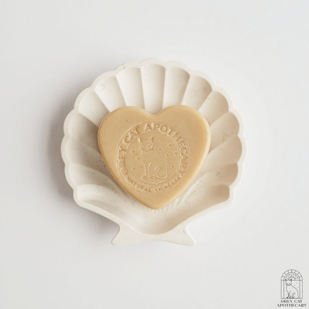 Our Flirt heart-shaped soap may or not smell a lot like a certain popular retail perfume, with notes of cinnamon, cedarwood and grapefruit. 

#itsasecret #greycatapothecary #naturalsoap
