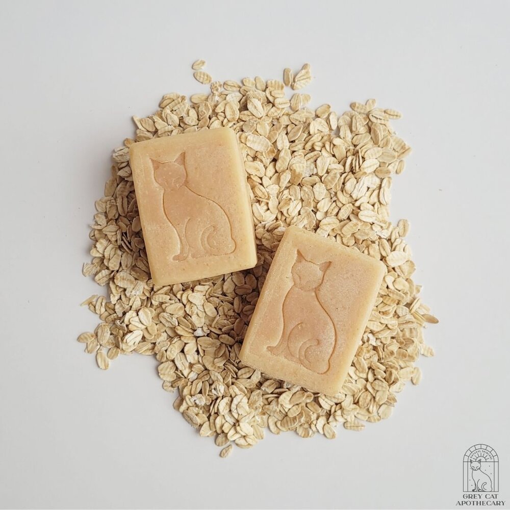 Happy Hippy is full of organic oats, oat milk and smells like a groovy dream with notes of Lemongrass, Sage and Patchouli.

#greycatapothecary #oatsoap #hippysoap