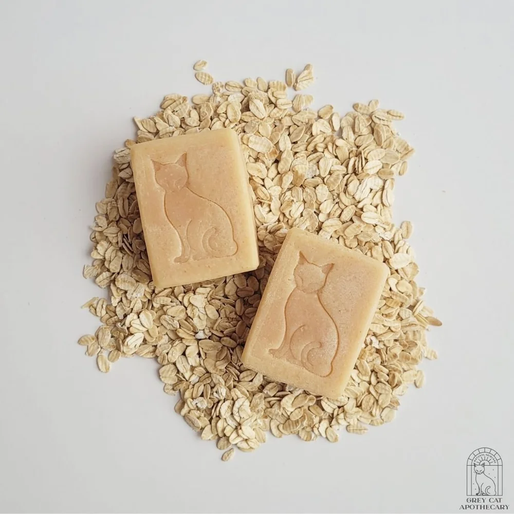 Happy Hippy is full of organic oats, oat milk and smells like a groovy dream with notes of Lemongrass, Sage and Patchouli.

#greycatapothecary #oatsoap #hippysoap