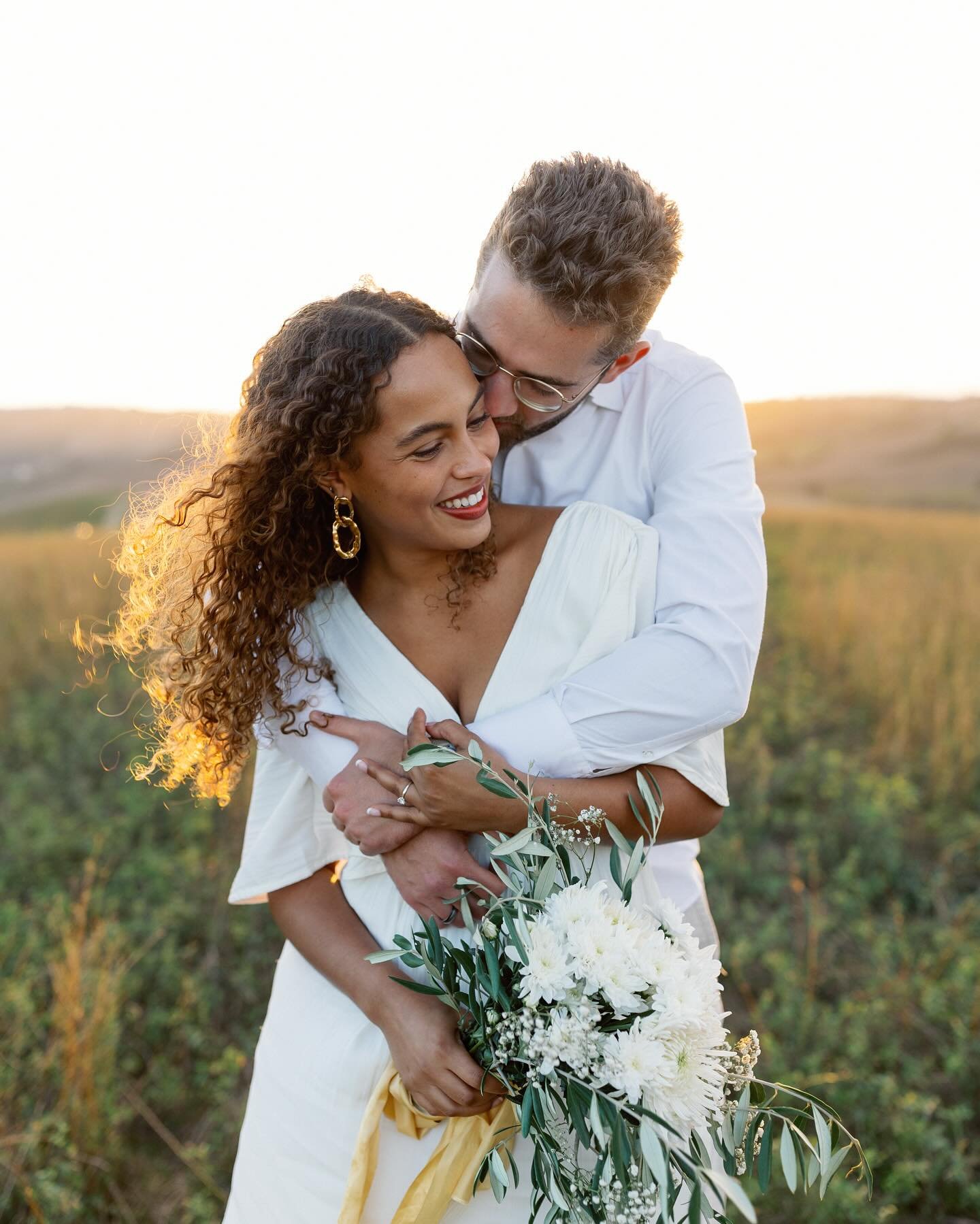 That magical sunset light in Tuscany ❤️
 
#summerwedding #tuscanwedding #gettingmarriedintuscany #elopingintuscany #weddingphotographer #gettingmarriedinaustria #lovelovelovelove #love #wedding #couplegoals #emotionbeatsperfection #weddingphotography