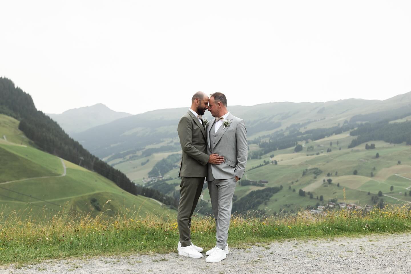 Happiest 1st wedding anniversary @guentherhaas &amp; @ @tlachner88 😍

#summerwedding #mountainwedding #gettingmarriedinsalzburg #weddingphotographer #gettingmarriedinaustria #lovelovelovelove #love #wedding #emotionbeatsperfection #weddingphotograph