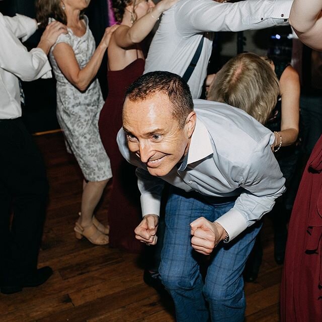 When the conga line is too long so you have to start weaving underneath people. 😂🥳
.
Thanks to @bamboobeatsdj for making this a party. 👏🏻