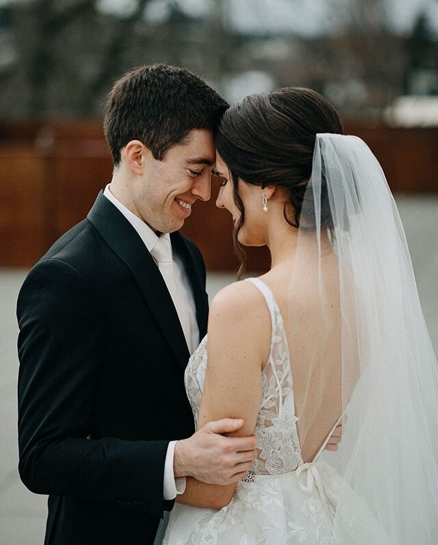 I especially love those first few moments after the first look. 😍 No distractions or schedule to worry about &mdash; just soaking in the fact they&rsquo;re about to get married.