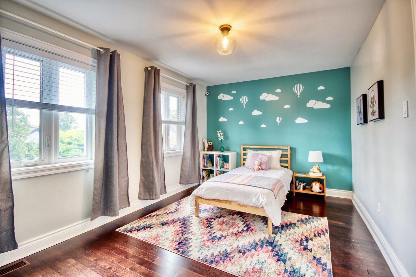 We talk redecorating rentals on our blog, like what about those bold accent walls? Read about it now! Link in the bio 
.
.
.
#realestate #gtarealestate #toronto #torontorealestate #realestatetoronto #condo #torontohomes #torontolife #torontomls #toro
