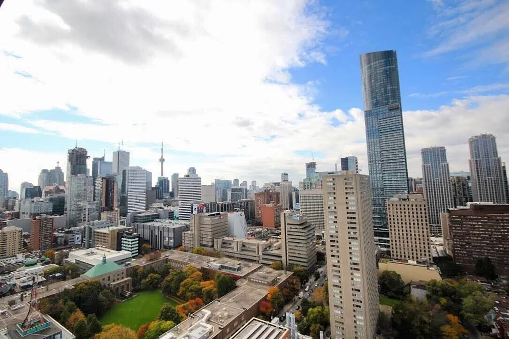 I spy summer turning to fall from this 29th floor unit at 89 McGill Street 🍁 
.
.
.
#realestate #gtarealestate #toronto #torontorealestate #realestatetoronto #condo #torontohomes #torontolife #torontomls #torontocondos #luxurylisting #gtahomes #toro