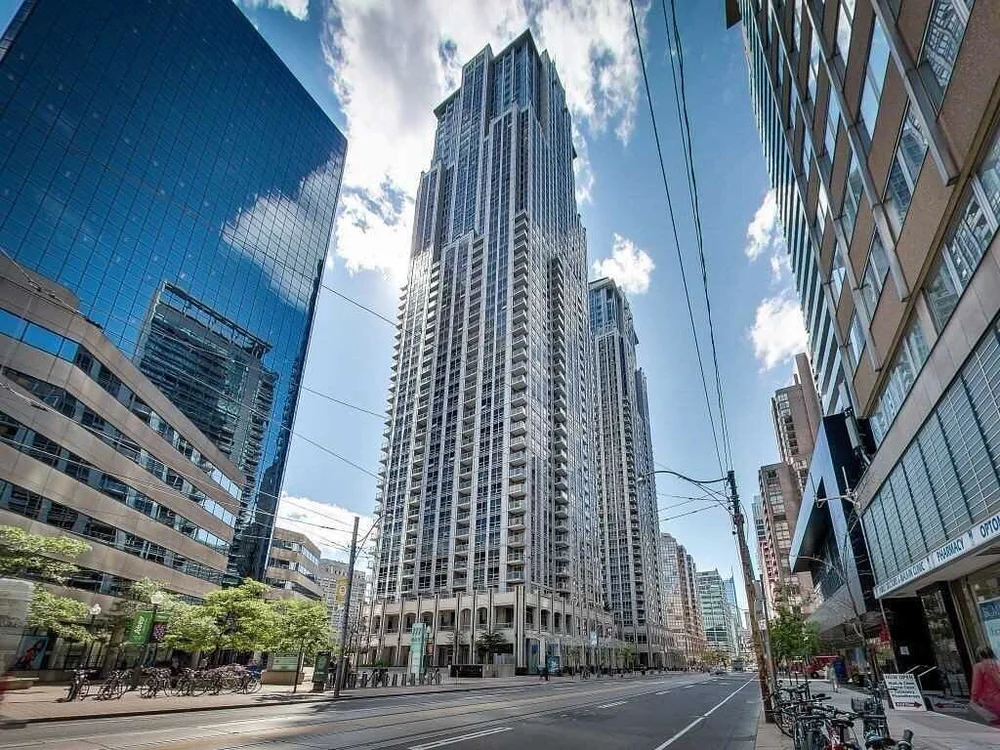 As more folks #wfh , the demand for extra spade has increased. 💻 JUST LISTED this 1 + den at College Park North (763 Bay Street)
.
.
.
#realestate #gtarealestate #toronto #torontorealestate #realestatetoronto #condo #torontohomes #torontolife #toron