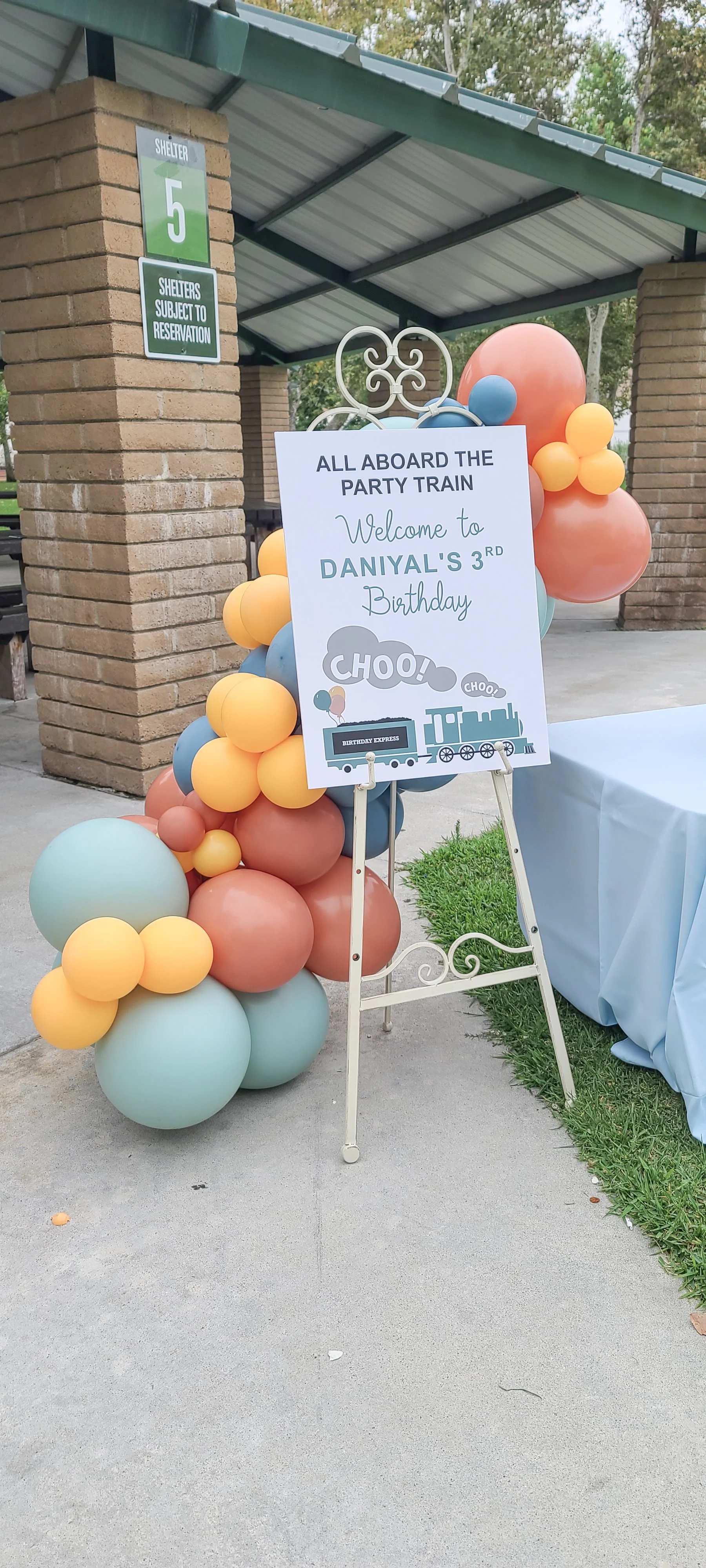 Welcome Easel & Balloons $125+