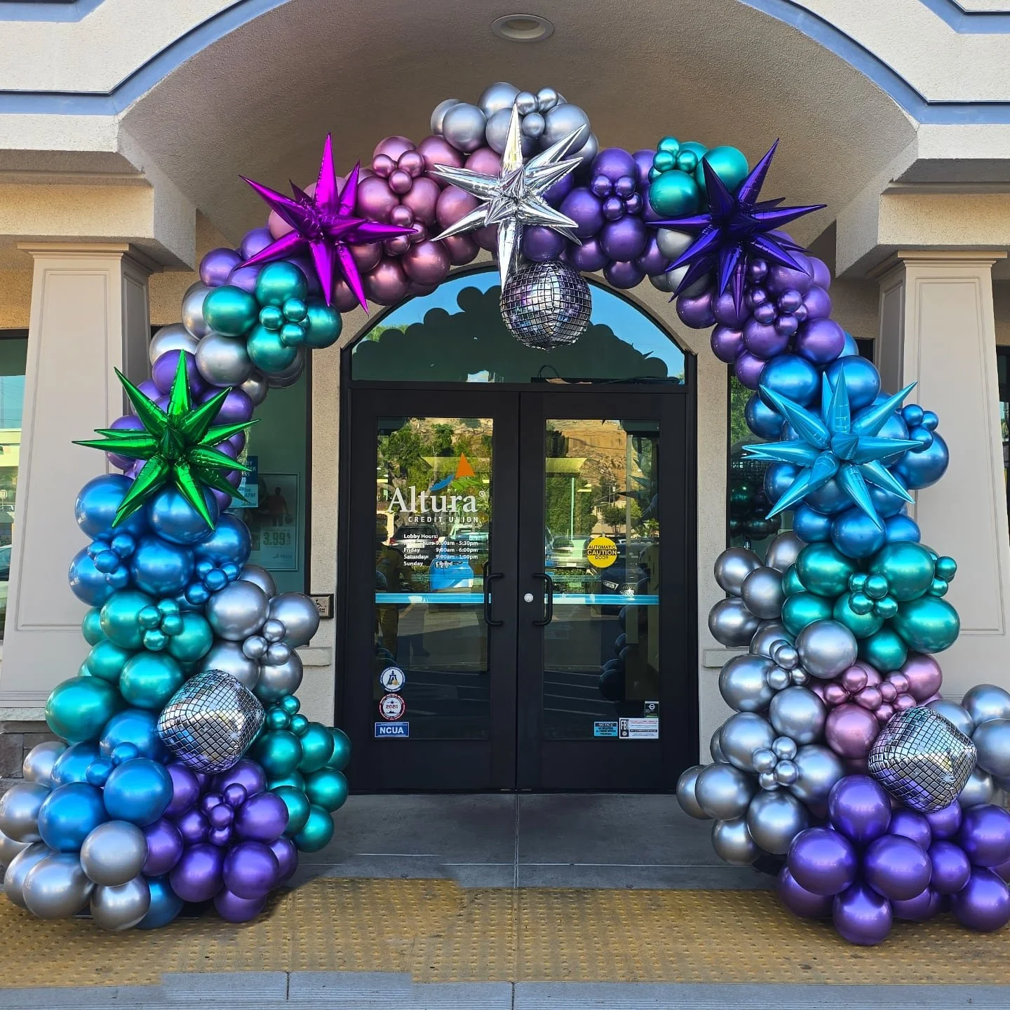 Chromatic disco dream ✨️ @alturacu

#balloons #chrome #shine #reflexballoons