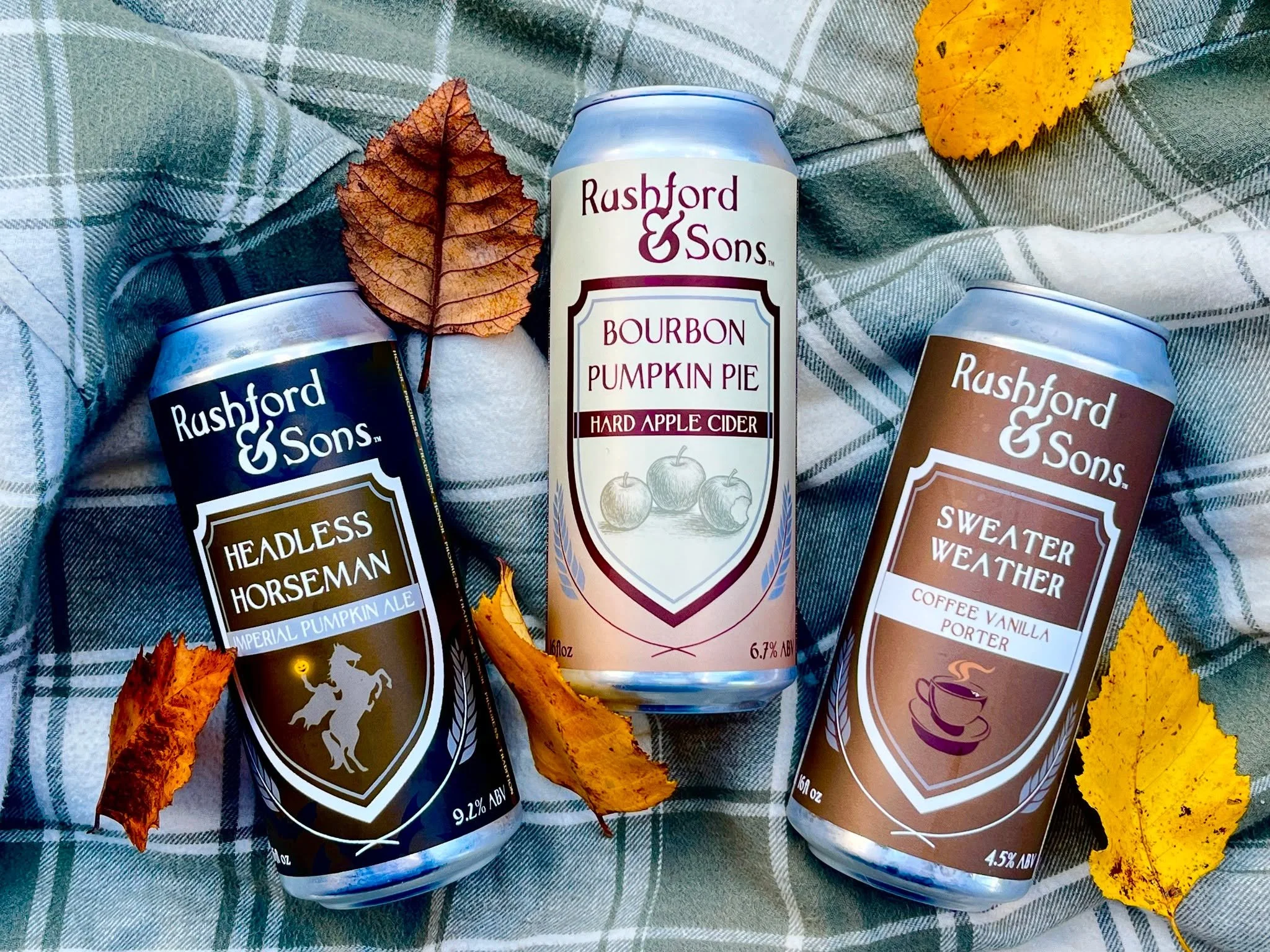 Gearing up to watch the 🏈 Patriots game today and the 🏒 Bruins game tomorrow? Make sure your fridge is stocked with some of our favorite fall flavors, available in cans! 

🍺 Find our brews at our Upton and Holliston locations today at noon or at p