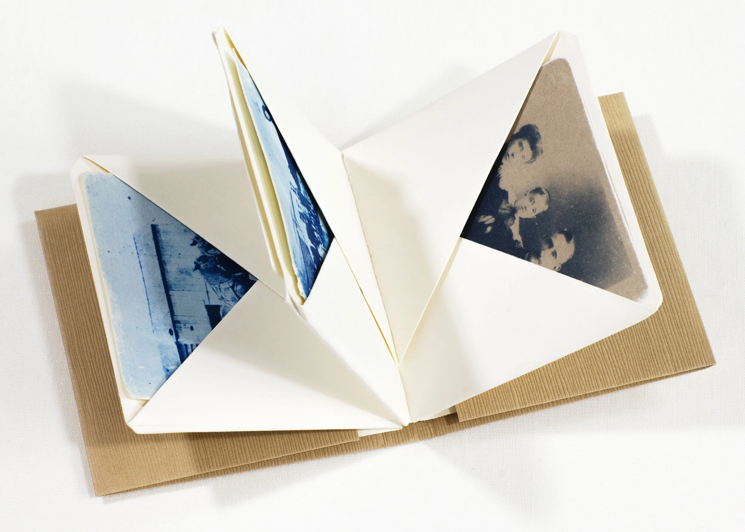 Bookmaking Workshop (In-Person) with Kimberly Chiaris 10/28