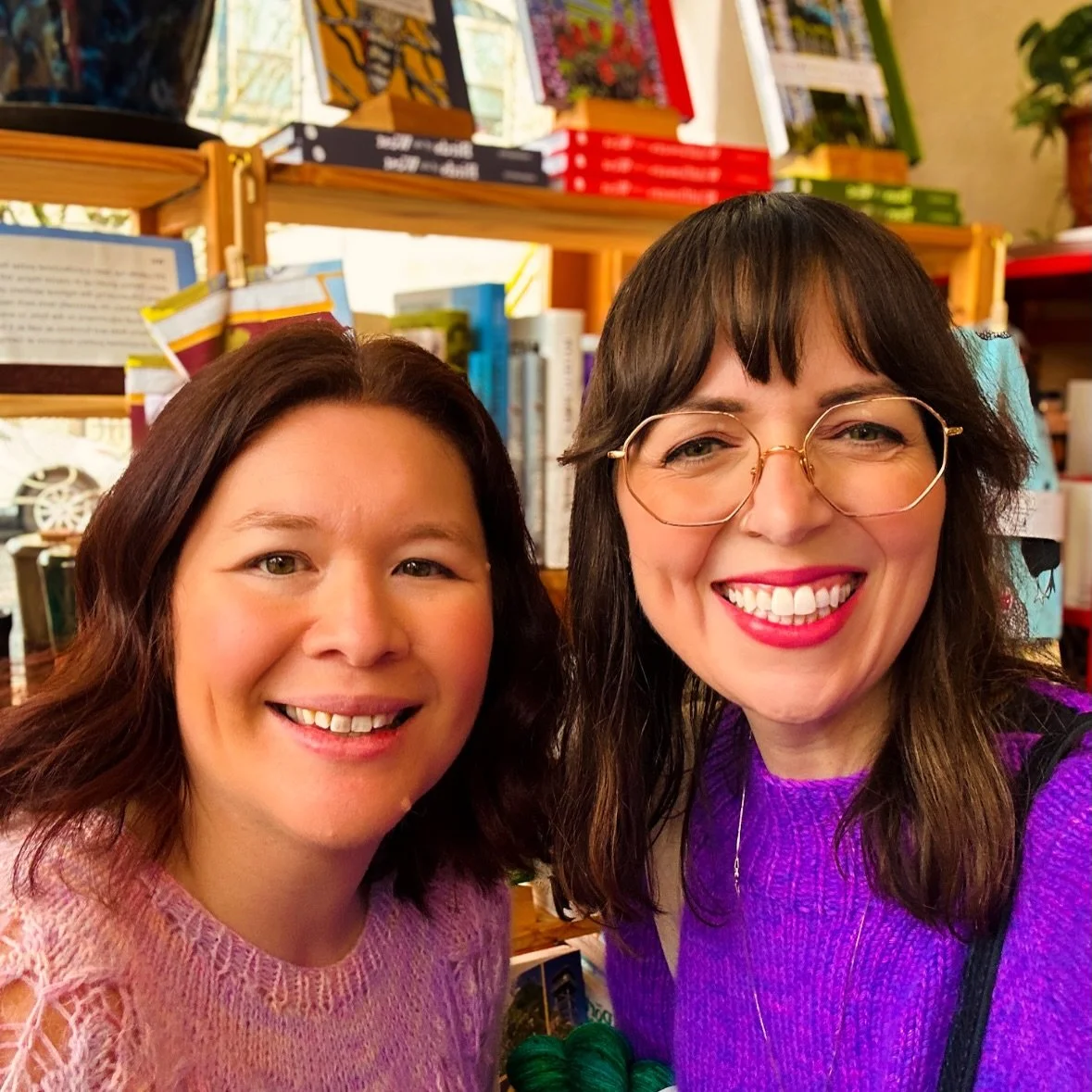 @rosecityyarncrawl snapshots 📸

Had so much fun squishing (&amp; buying!) all the yarn and hugging my dear friends ❤️

@craftyjasmine @shea_crochet @tealtorchknits @oshenknits @oshenknitsandfibres @fionakayknits ✨🧶

Thank you to the Rose City Yarn 