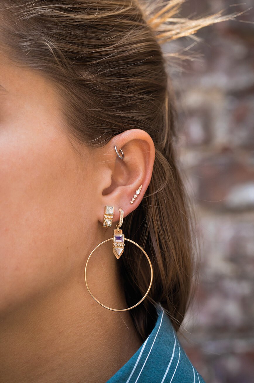 1884-01_Celine-Daoust_Constellation-Moonstone-and-diamonds-Single-Earring-6-0x0-c-f.jpg
